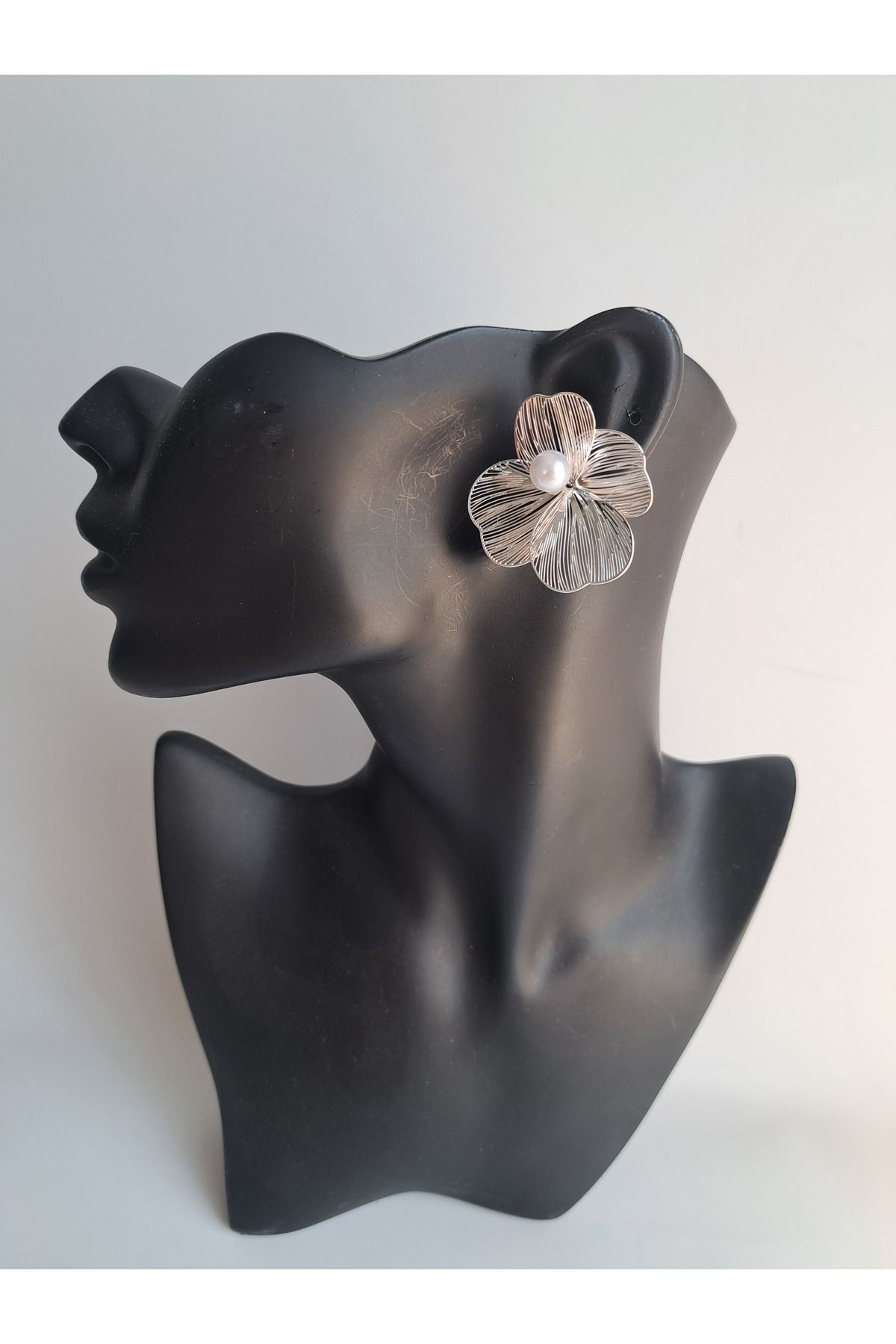 BHR AKSESUAR-Silver Pearl Leaf Earrings 2