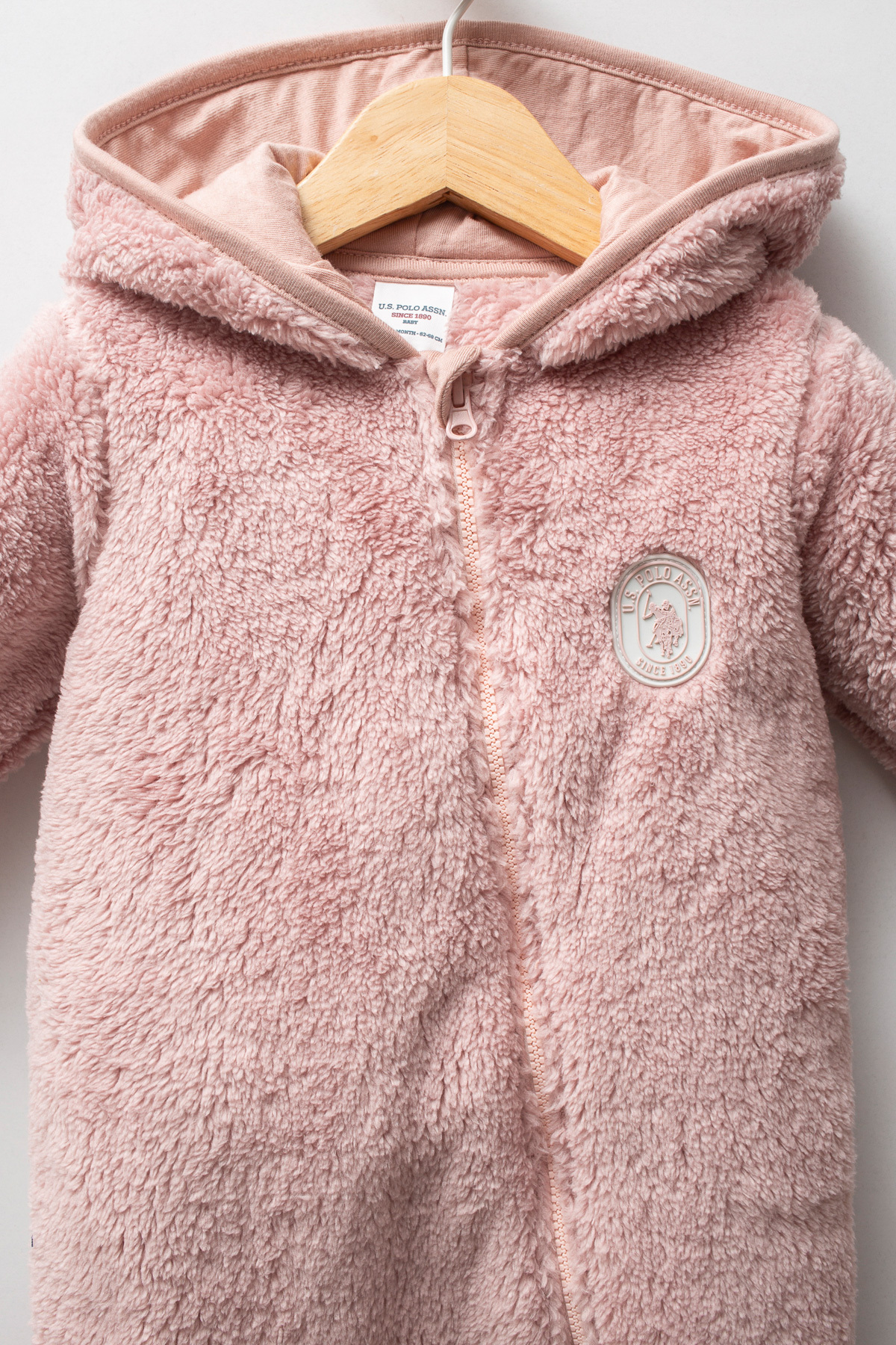 U.S. Polo Assn. Lisanslı Kız Bebek Kapüşonlu Welsoft Tulum fotoğrafı 2 (önizleme)