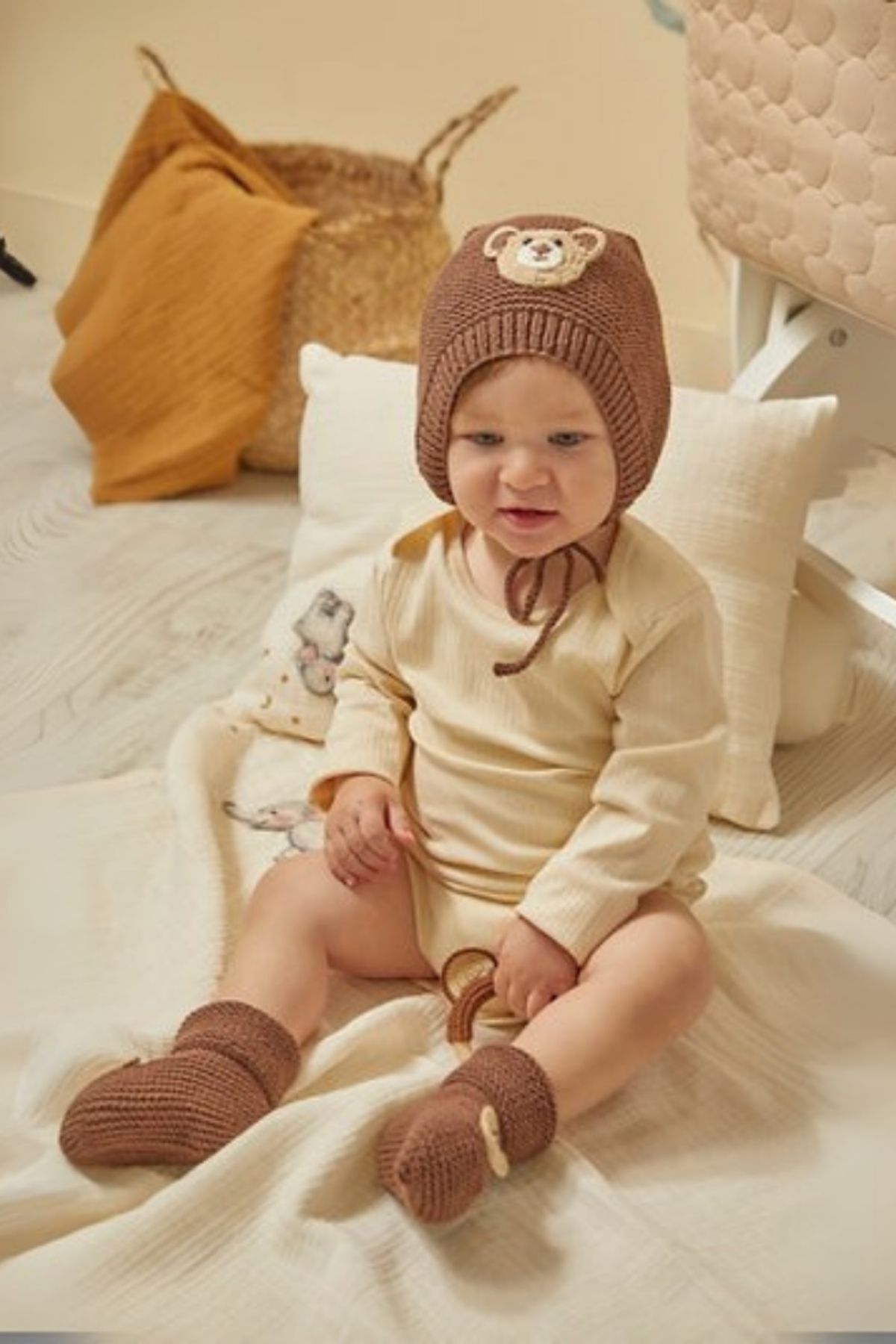 CAPELLA TOYS Sevimli Ayıcık Bebek Patik, Şapka ve Diş Kaşıyıcı Hediye Seti 6-12 Ay fotoğrafı 4 (önizleme)