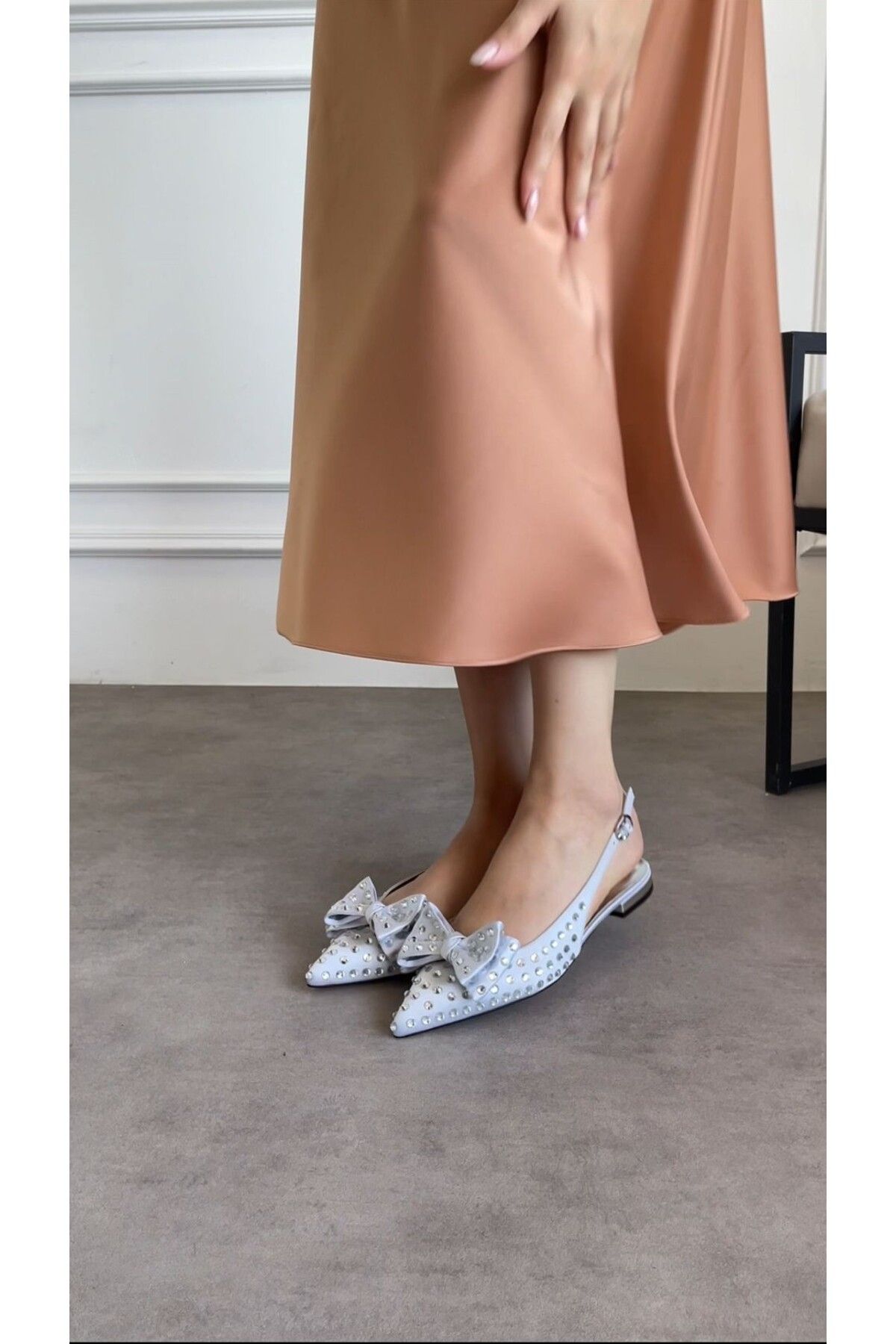 M&B-Dazzling with Elegant Bow Detail and Stone Sparkle .1Cm Heel Elegance. Large Size between 36 and 43 5