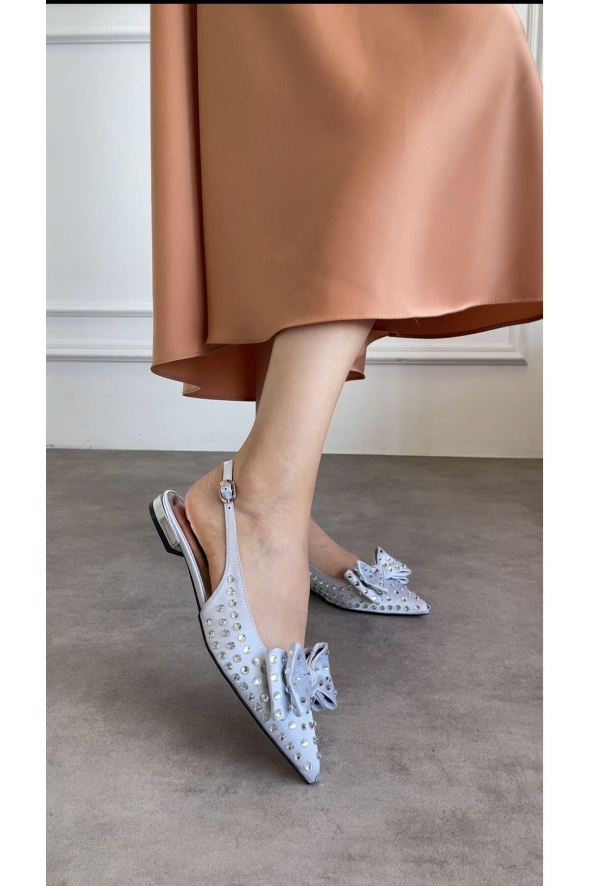 M&B-Dazzling with Elegant Bow Detail and Stone Sparkle .1Cm Heel Elegance. Large Size between 36 and 43 1