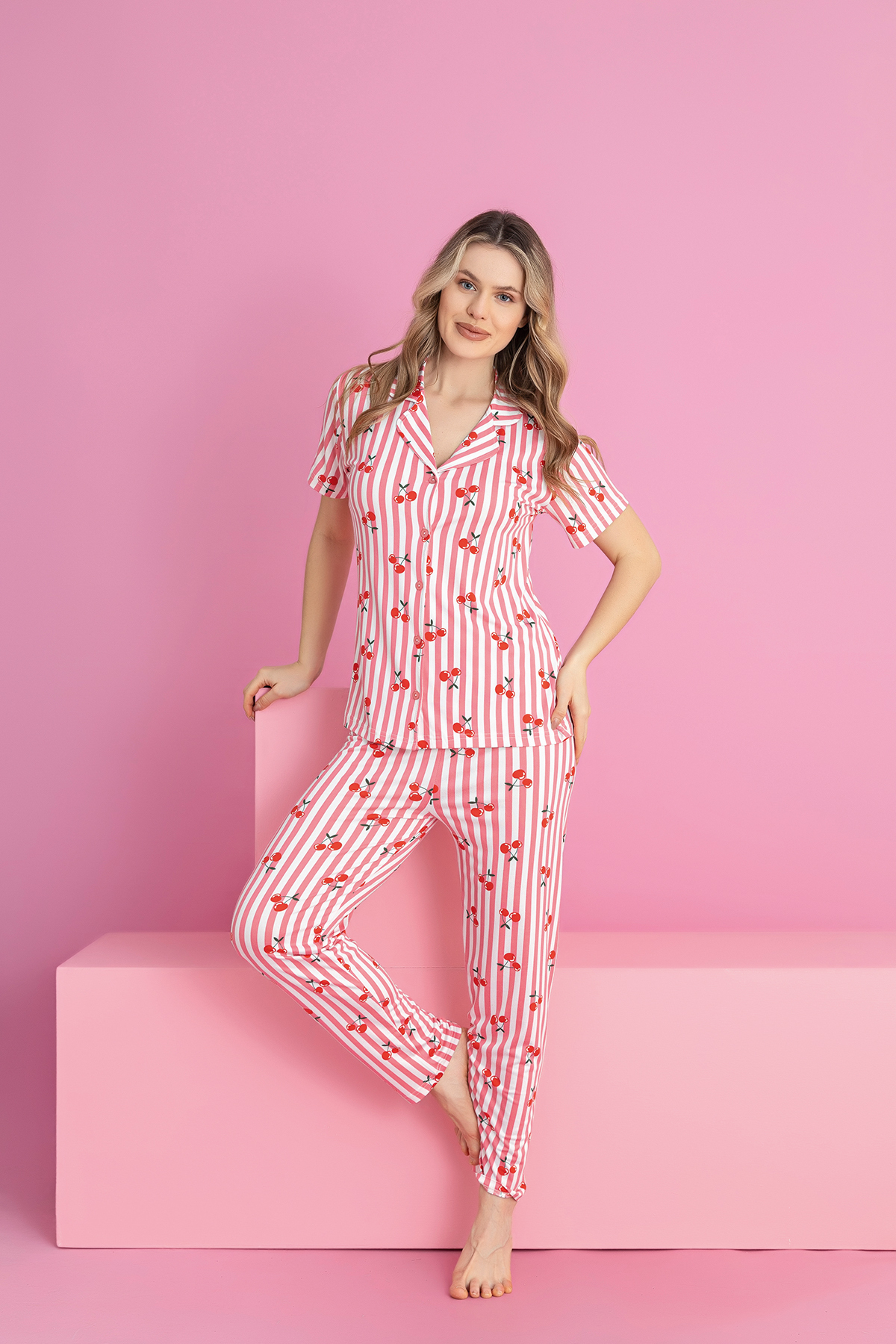 rindahomewear Set de pijamale cu nasturi și model în linie de cireșe MİLAN pe...