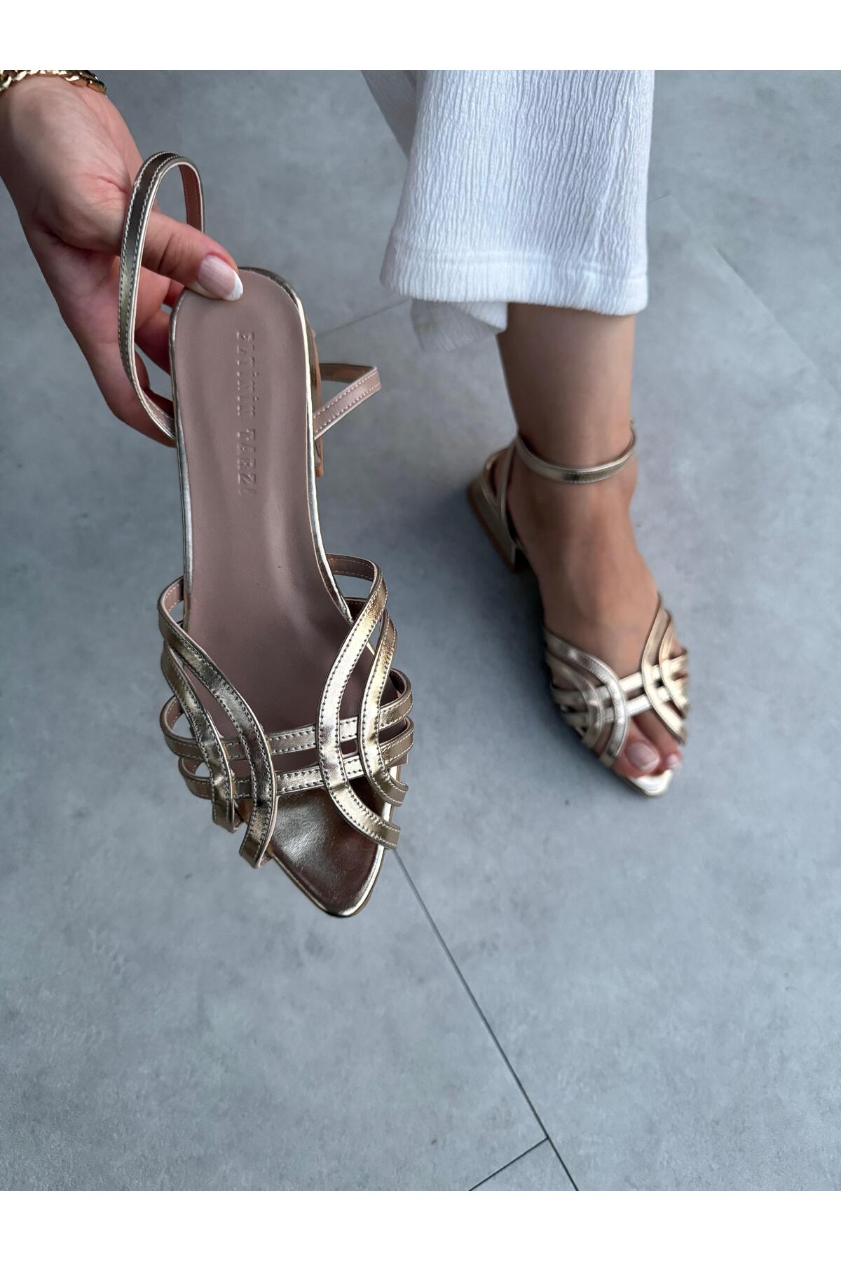 Elvinin Tarzı  Selly Gold Renk Bilekten Bağlamalı Alçak Topuklu Terlik - Görsel 2
