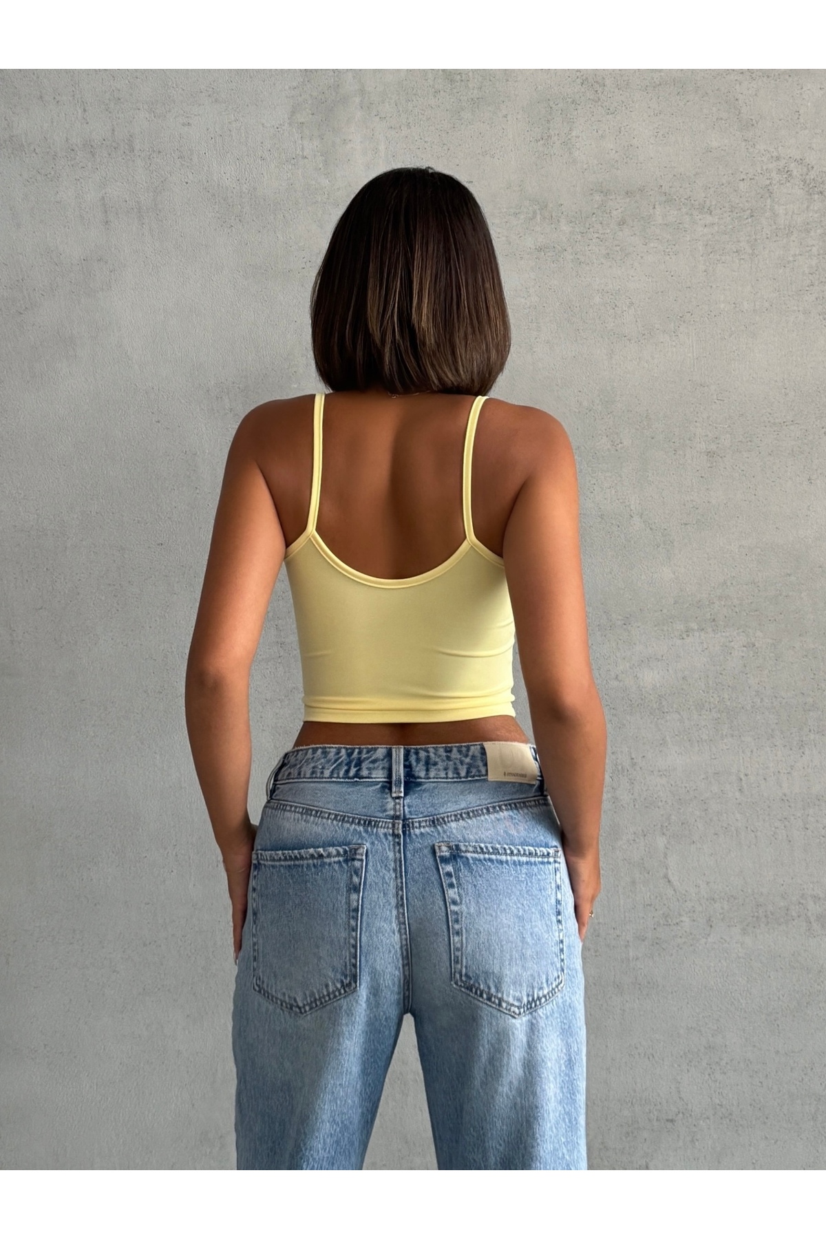 The Base  Kadın Daffodil Sarı Scuba Kumaş İp Askılı Crop Top - Görsel 4