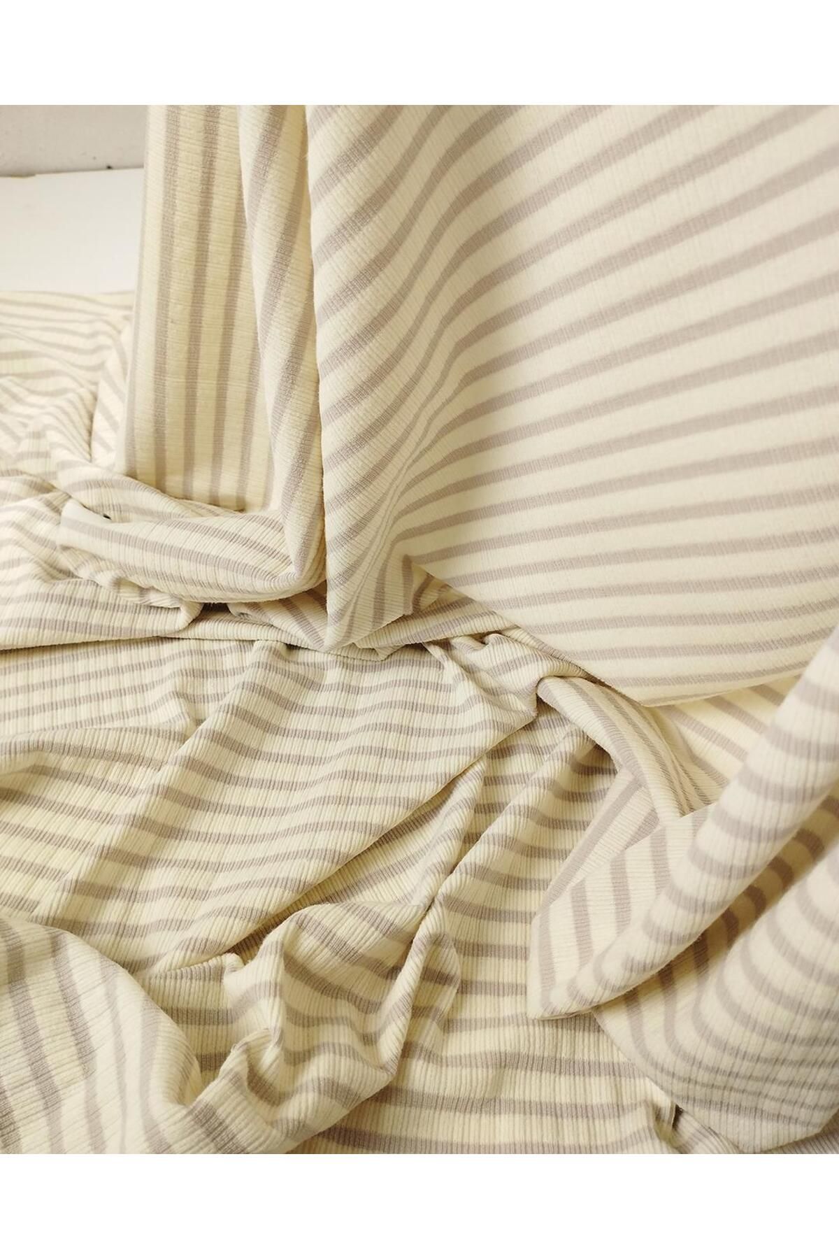 Kumaş Parça-Tricotat subțire și elastic în culorile crem liliac (lățime 140 cm x lungime 340 cm) 3