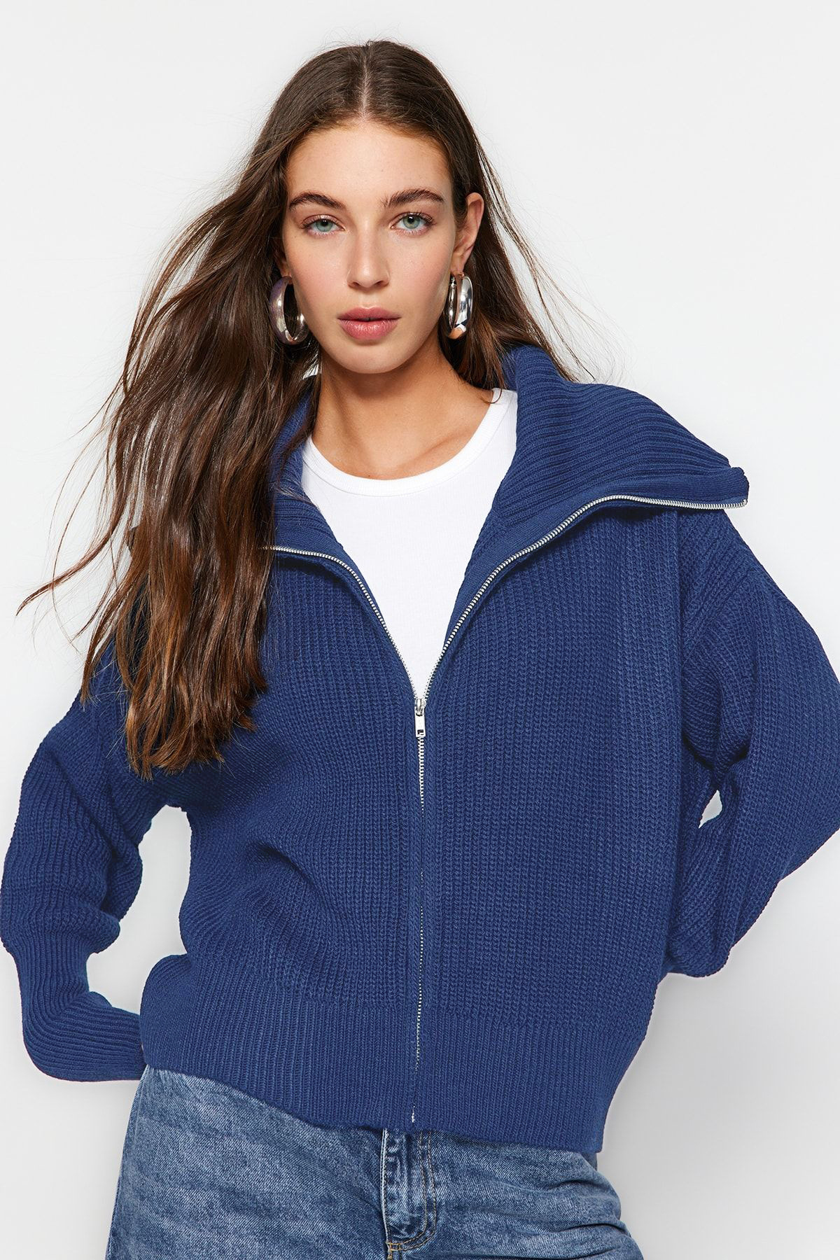 Trendyolmilla  Indigo Geniş Kalıp Devrik Yaka Fermuarlı Triko Hırka TWOAW24HI00072 - Görsel 2