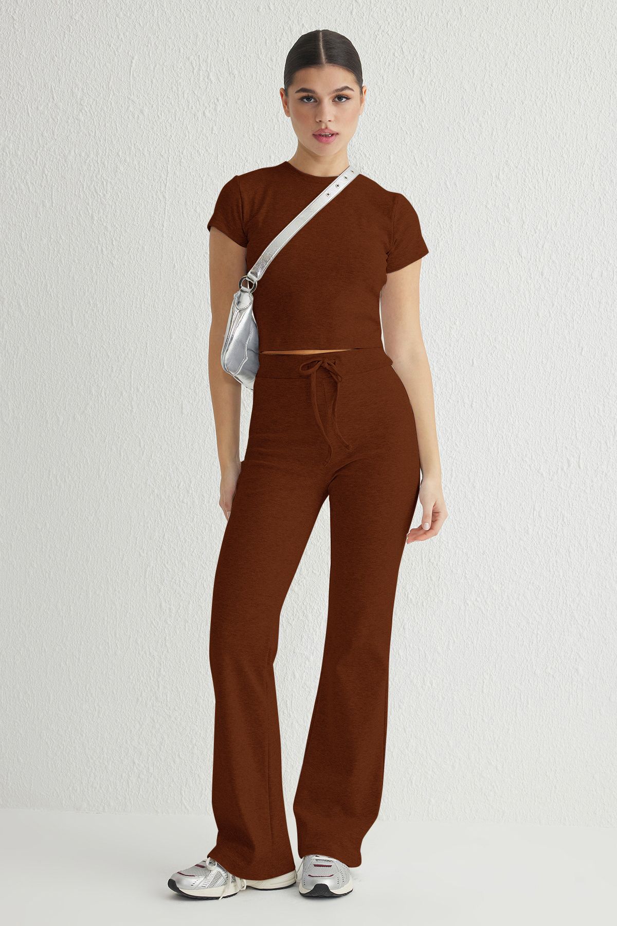 Trendyol Collection Brązowy, dopasowany/dopasowany do ciała, elastyczny, dzianinowy komplet góra-dół TWOSS25AU00053