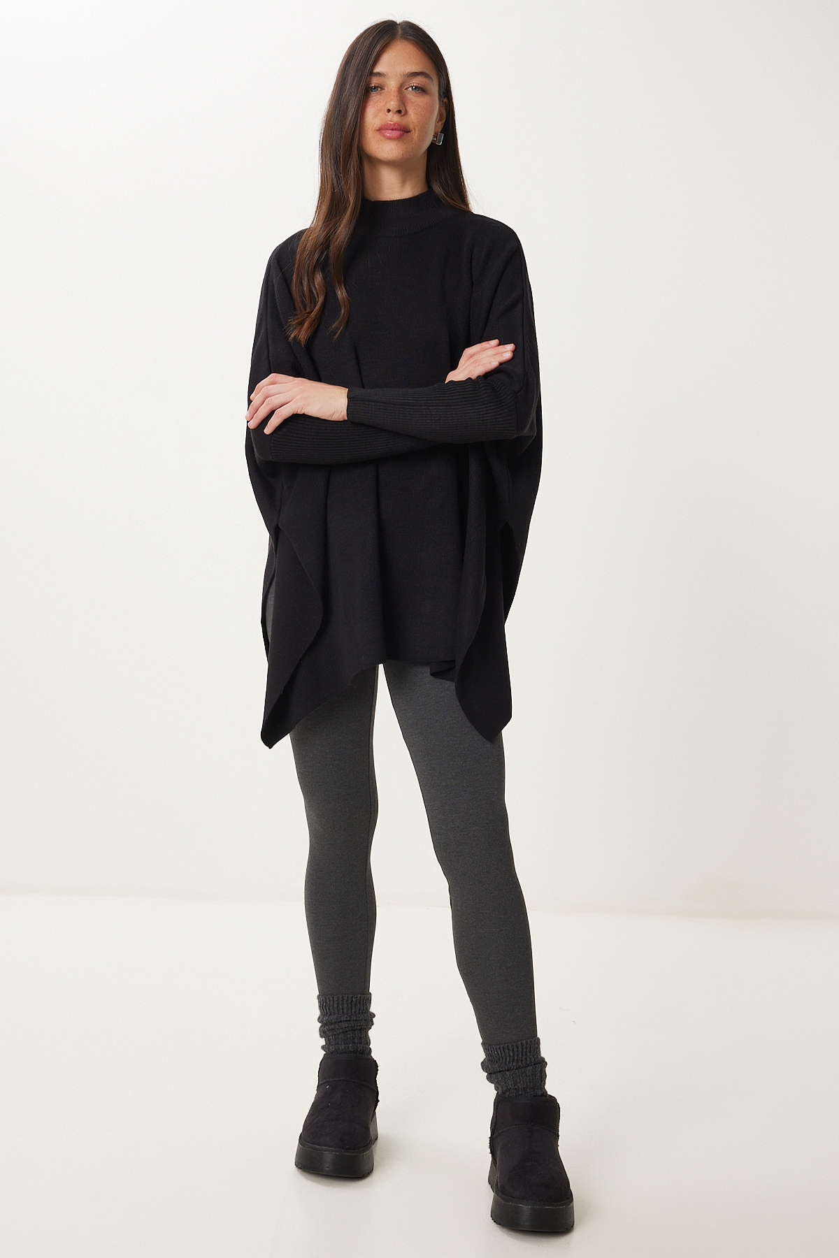 Happiness İstanbul Dámský černý svetr s bočním rozparkem Oversize pončo YY00005