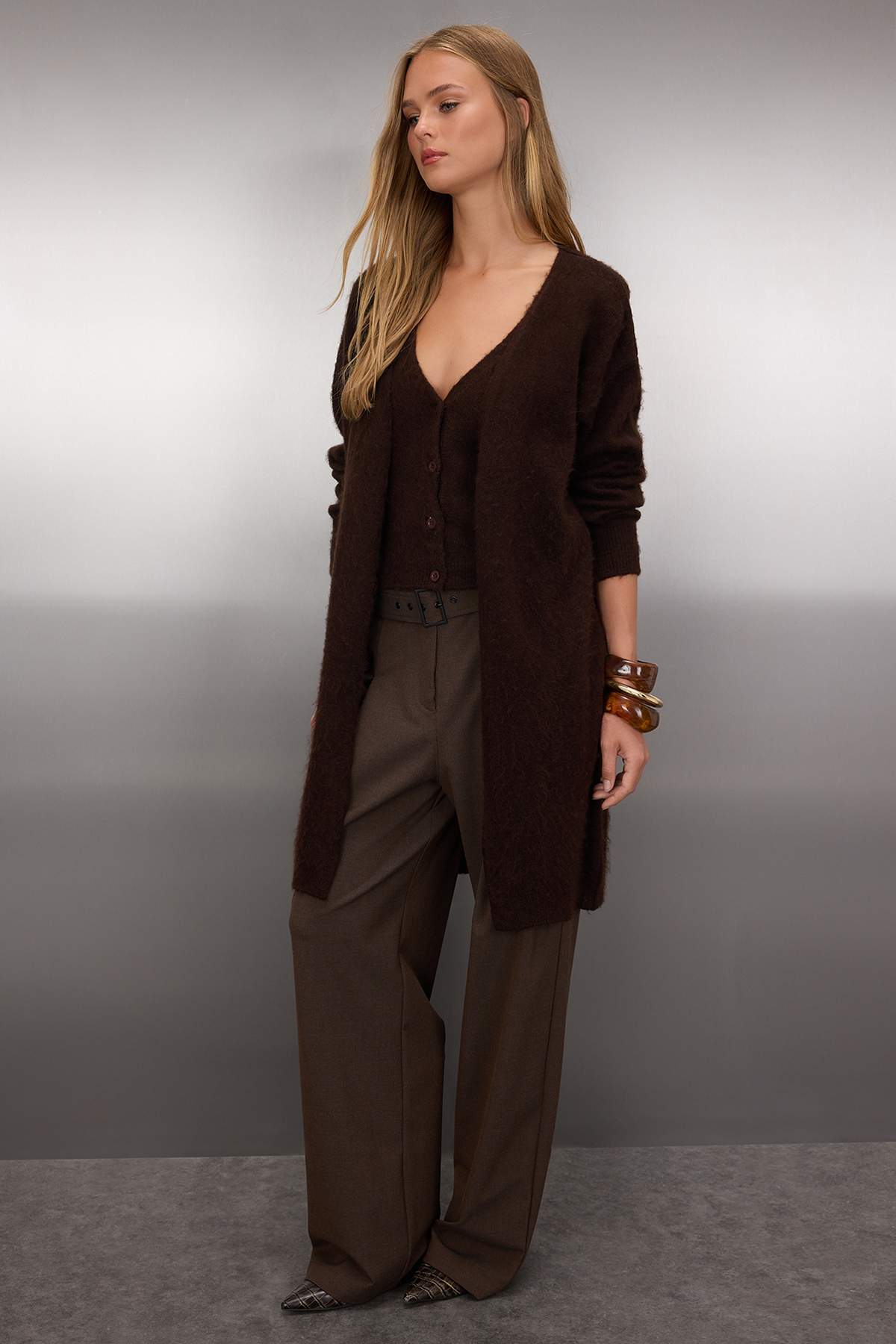 Trendyolmilla  Kahverengi 2'li V Yaka Geniş Kalıp Yumuşak Dokulu Hırka-Yelek Triko Hırka TWOAW26HI00077