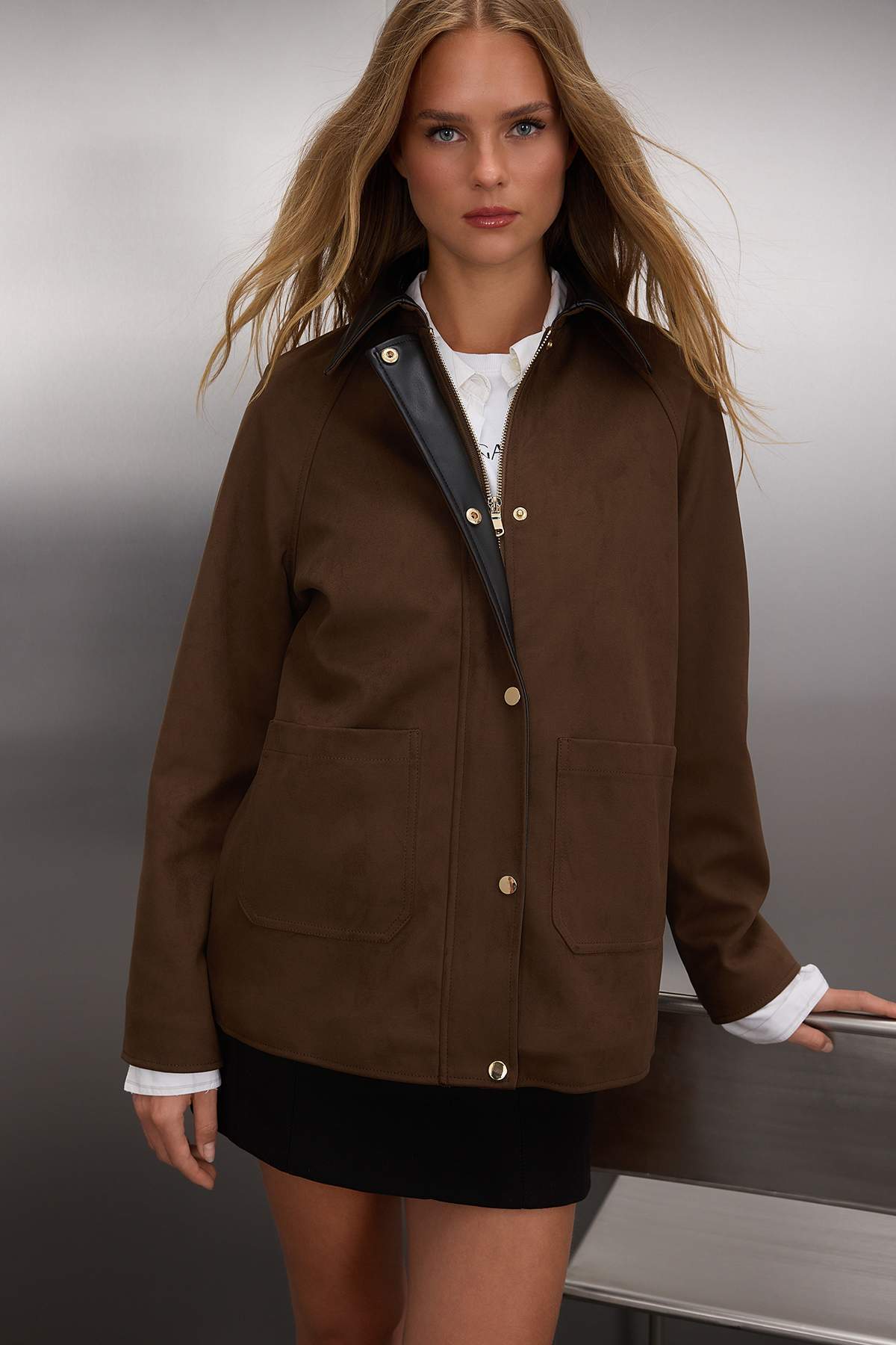 Trendyol Collection Brauner Slim-Fit-Mantel aus Wildleder mit normaler Passfo...