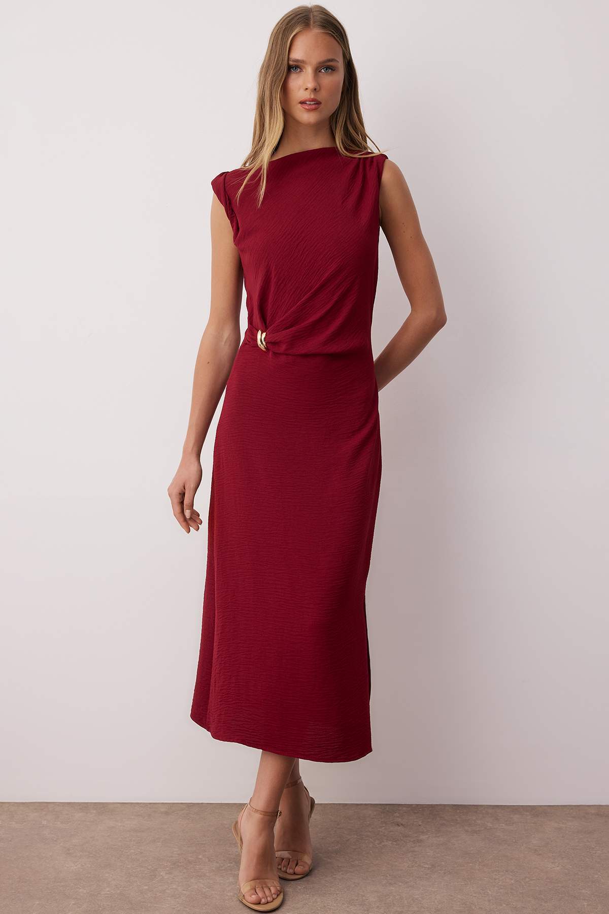 Trendyol Collection Sukienka midi z tkaniny Dark Cherry Accessory TWOSS25EL00862