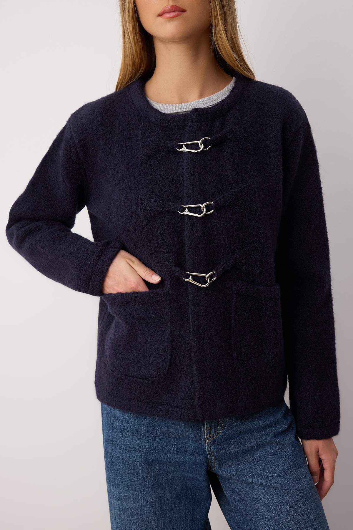 Trendyolmilla  Lacivert Yumuşak Dokulu Geniş Kalıp Mont Görünümlü Triko Hırka TWOAW26HI00047 - Görsel 3