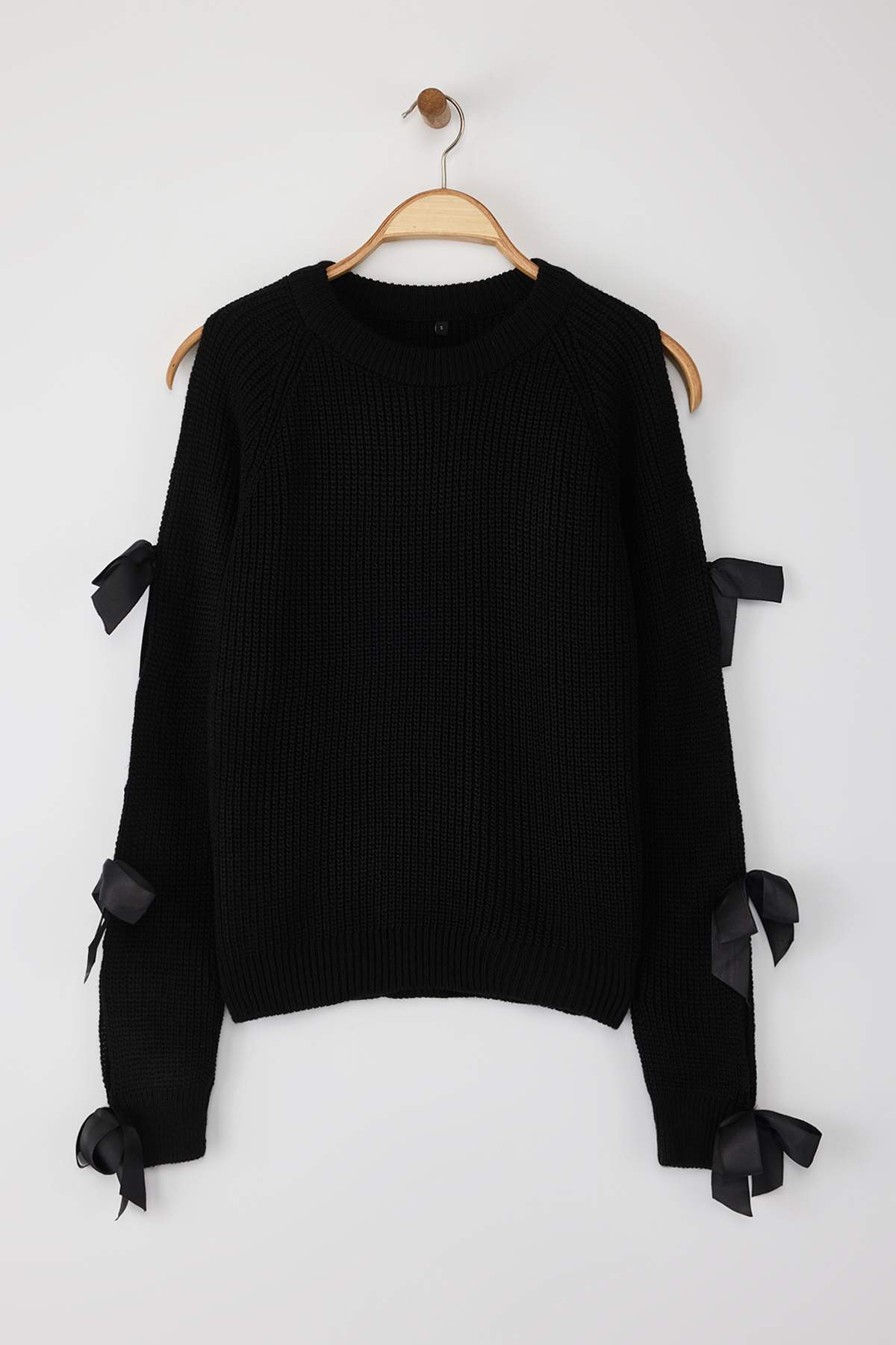 Trendyolmilla  Siyah Kol Kurdele Fiyonk Detaylı Triko Kazak TWOAW25KZ00388 - Görsel 6