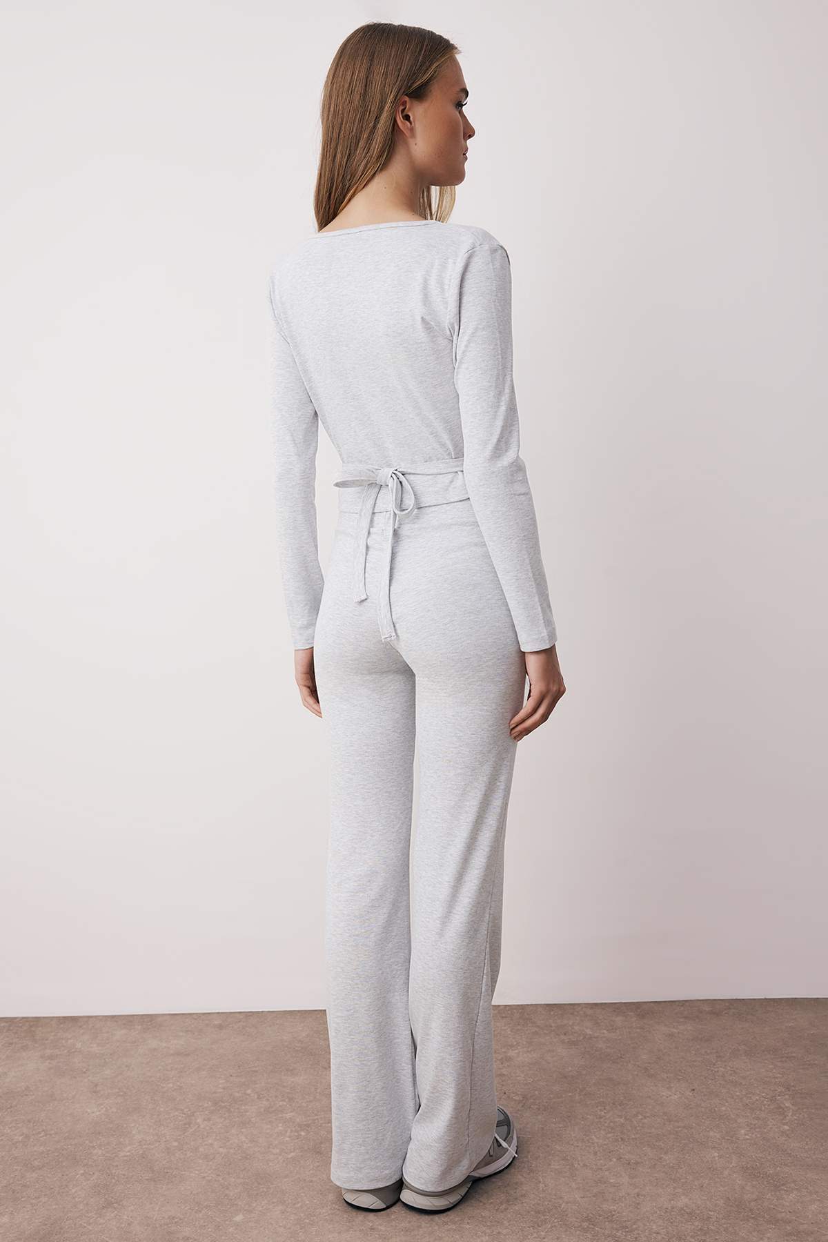 Trendyolmilla  Gri Melanj Kruvaze Kapama Vucüda Oturan Uzun Kollu Esnek Örme Alt-Üst Takım TWOAW26AU00029 - Görsel 5