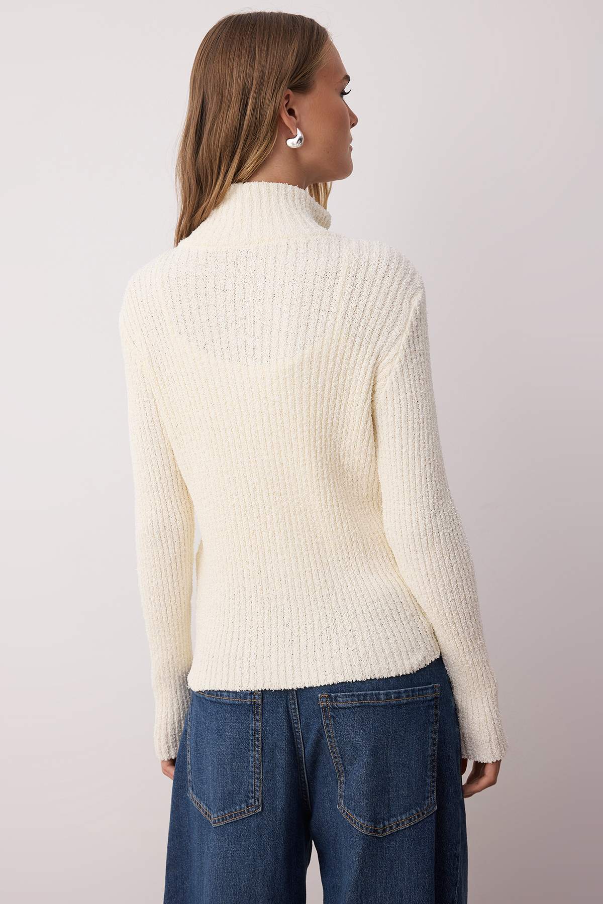 Trendyolmilla  Wardrobe Essentials Taş Fermuarlı Dik Yaka Yumuşak Dokulu Pamuklu Triko Hırka TWOAW26HI00088 - Görsel 4