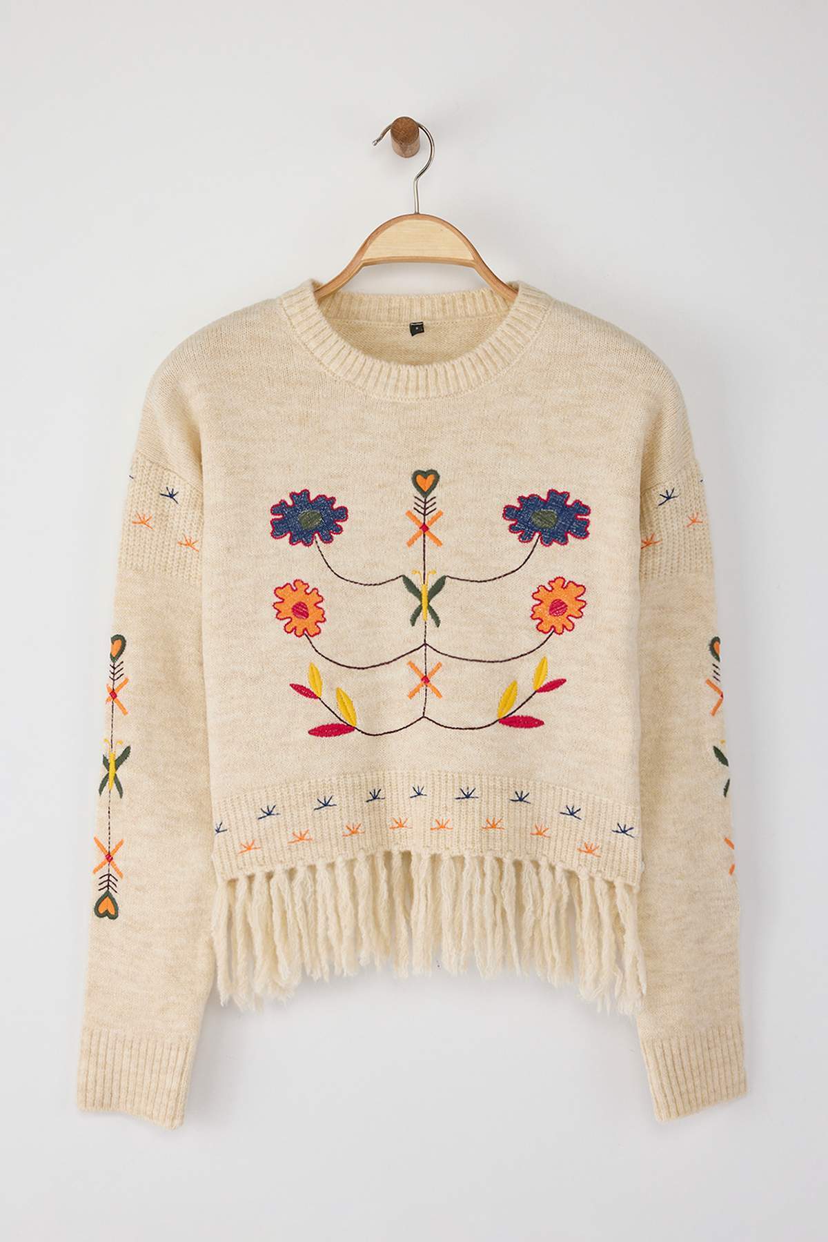 Trendyolmilla  Ekru Yumuşak Dokulu Püsküllü Nakış İşlemeli Triko Kazak TWOAW25KZ00396 - Görsel 6