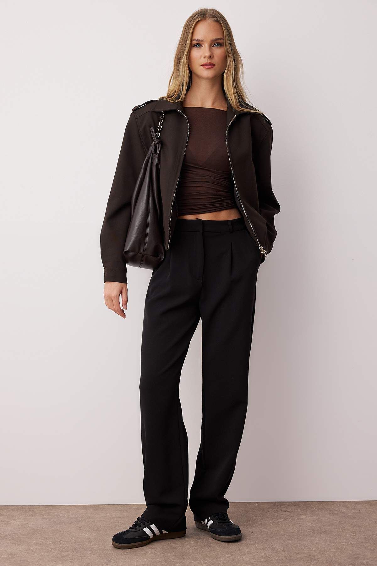 Trendyol Collection Široké kalhoty z černé plisované látky - Twoss21Pl0155