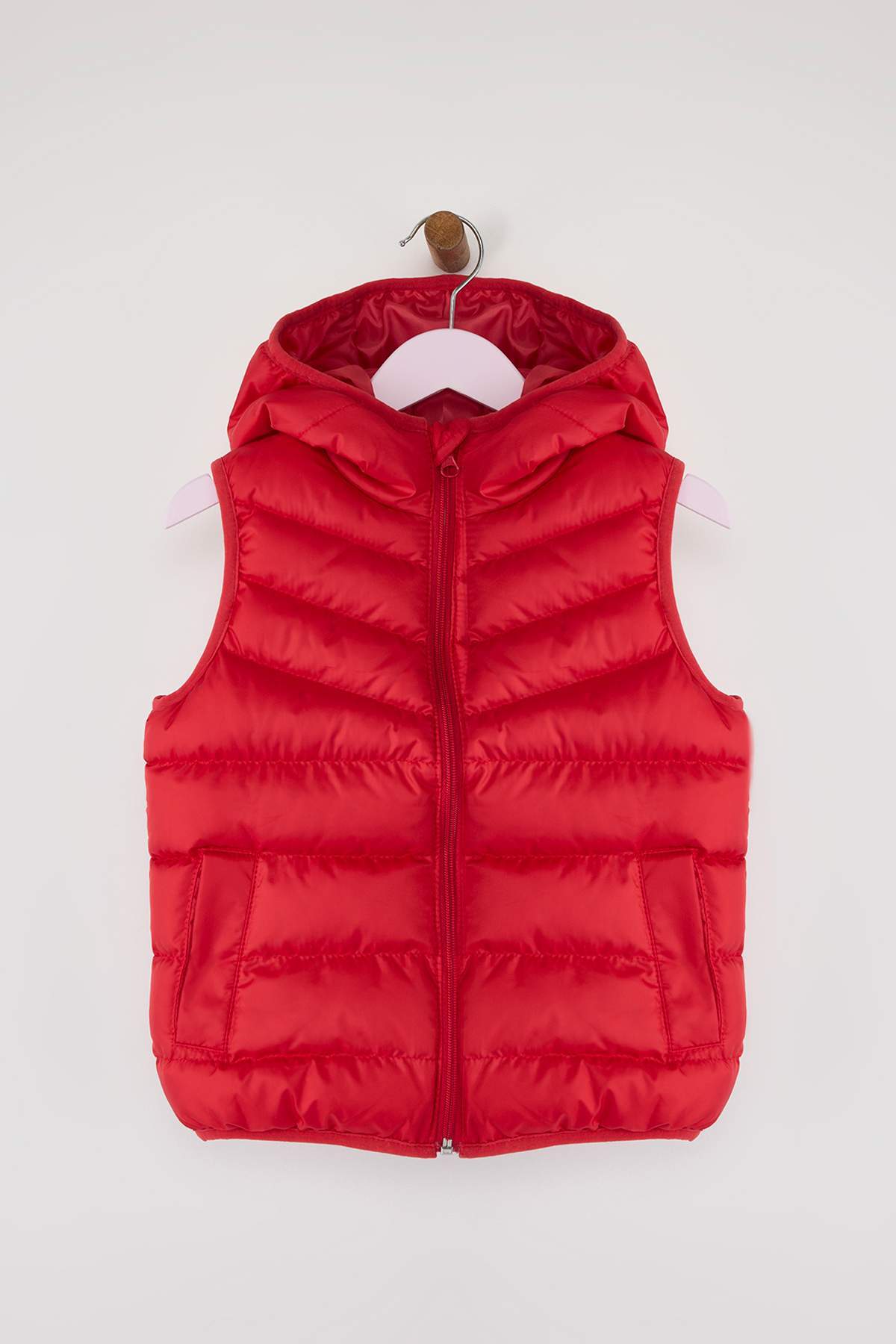 Trendyolmilla Kids Kırmızı Düz/Basic Kapüşonlu Regular Fit 23 Nisan UnisexÇocuk Şişme Yelek TKDAW26YE00002