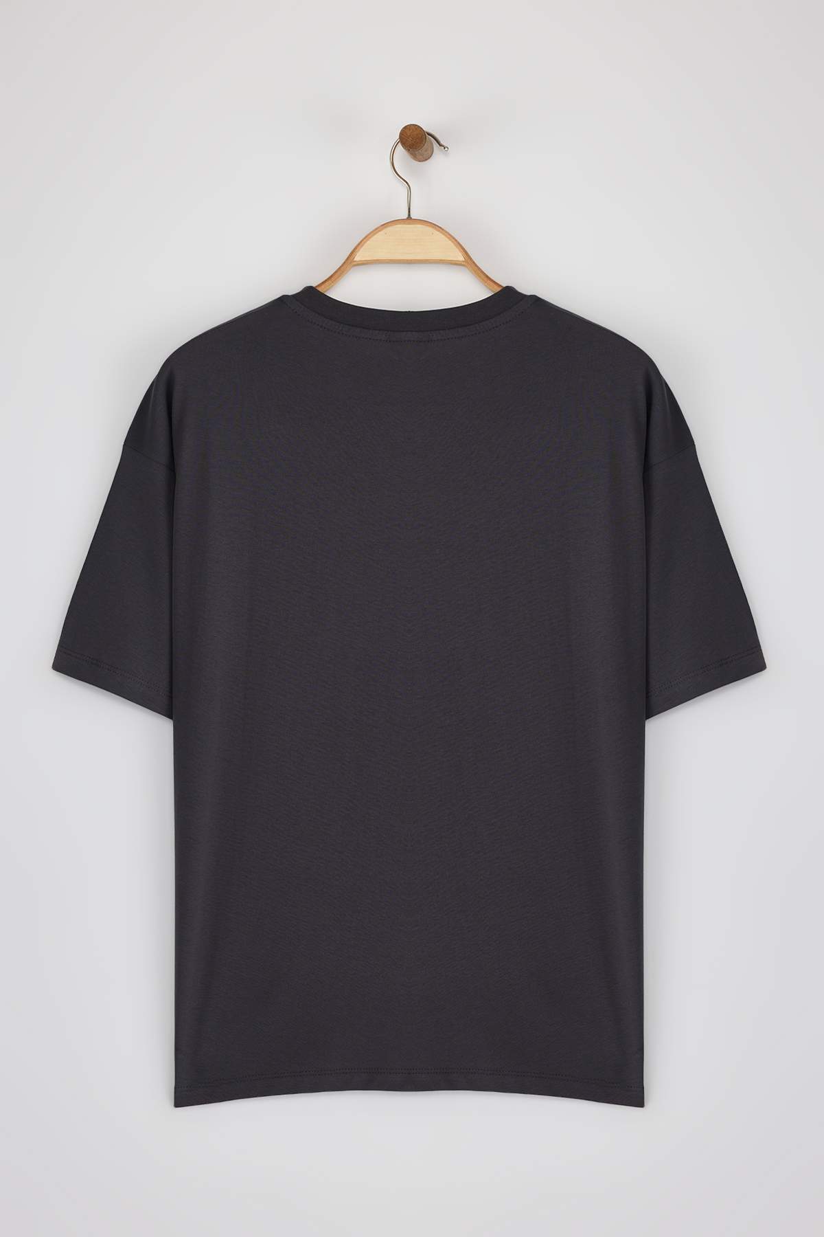 Trendyolmilla  Antrasit %100 Pamuk Oversize/Geniş Kalıp Baskılı Örme T-Shirt TWOSS25TS00148 - Görsel 7