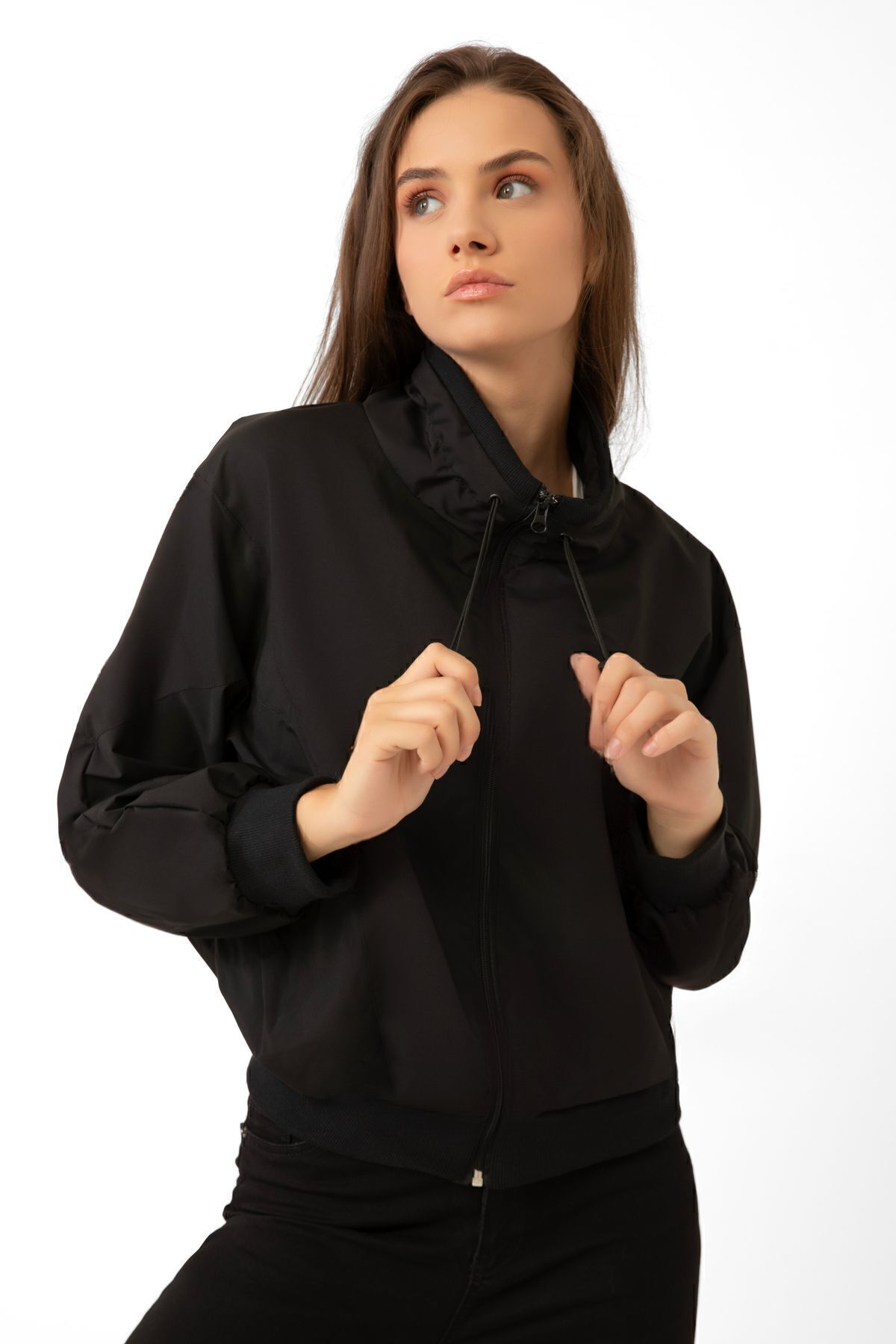 Montland  Kadın Siyah Dik Yaka Su ve Rüzgar Geçirmez Oversize Crop Mevsimlik Yağmurluk Rüzgarlık