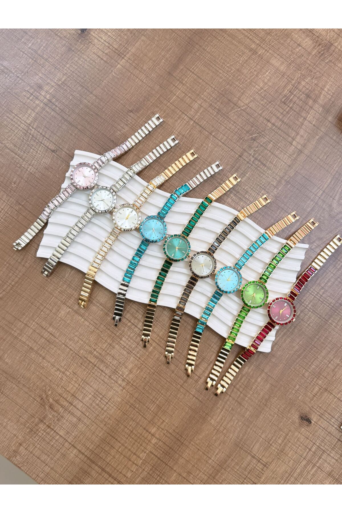 LOOQ  Su Yolu Taşlı Kadın Kol Saat Yeni Model Saat - Görsel 9