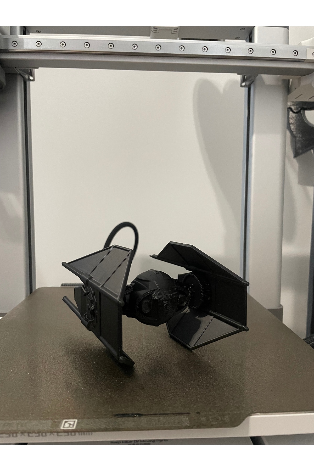 Figura dell'astronave TIE Interceptor – Modello Star Wars con stampa 3D (15x12 cm)