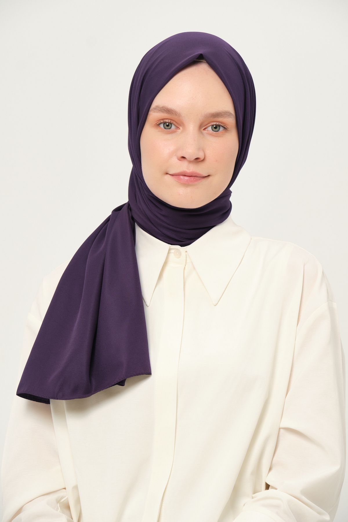 Madame Polo-Plain Twil Shawl Plum Non-Slip Wrinkle-Free Fabric 3