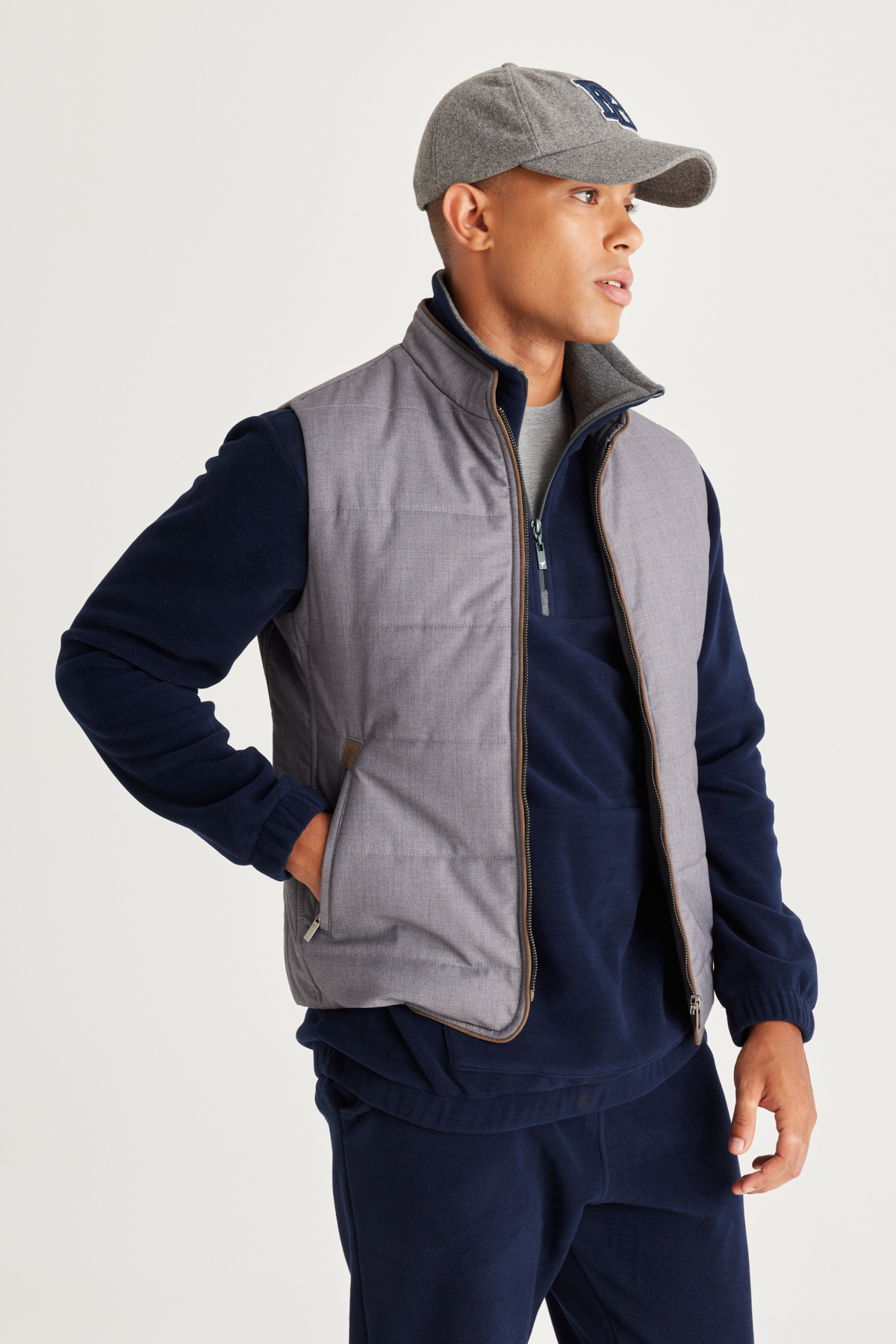 AC&Co / Altınyıldız Classics  Erkek Gri Standart Fit Normal Kesim Kapüşonlu Yelek - Görsel 4