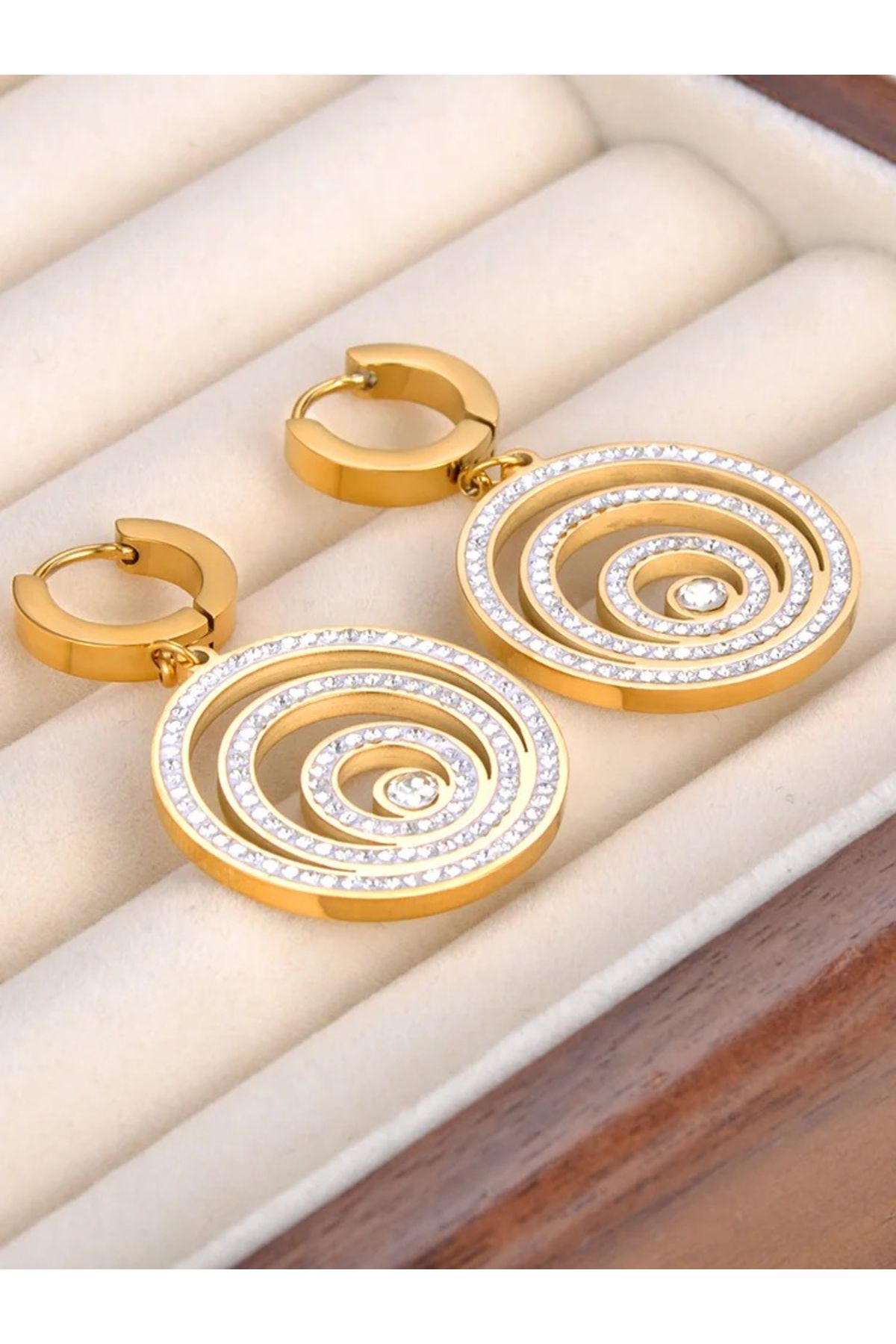 Eva Grace-Aubriella earrings, round, gold, made of 18K gold-plated stainless steel - Parisian Collection 2