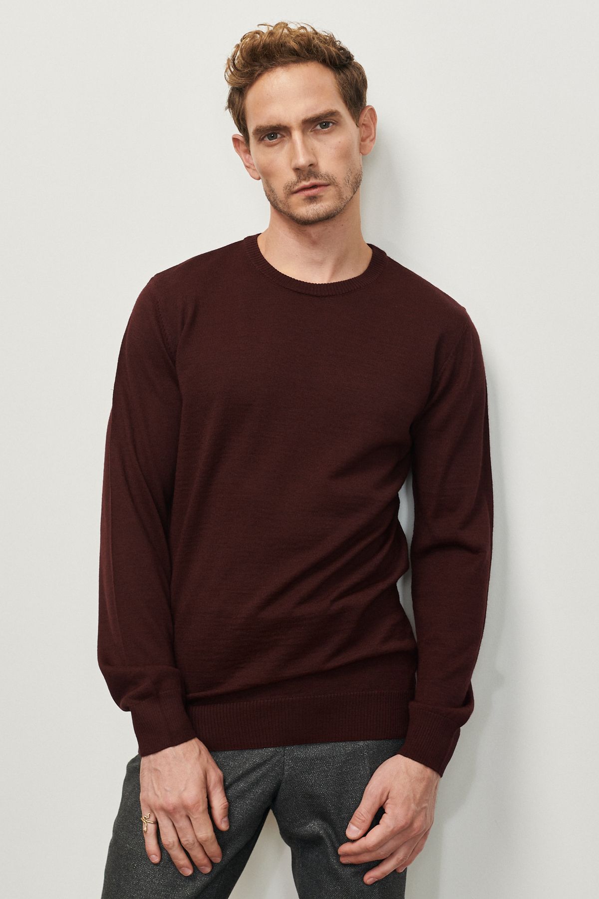 AC&Co / Altınyıldız Classics-Herren-Strickpullover in Weinrot mit Standard-Passform, normaler Passform, Rundhalsausschnitt, Wolle, bequem 1