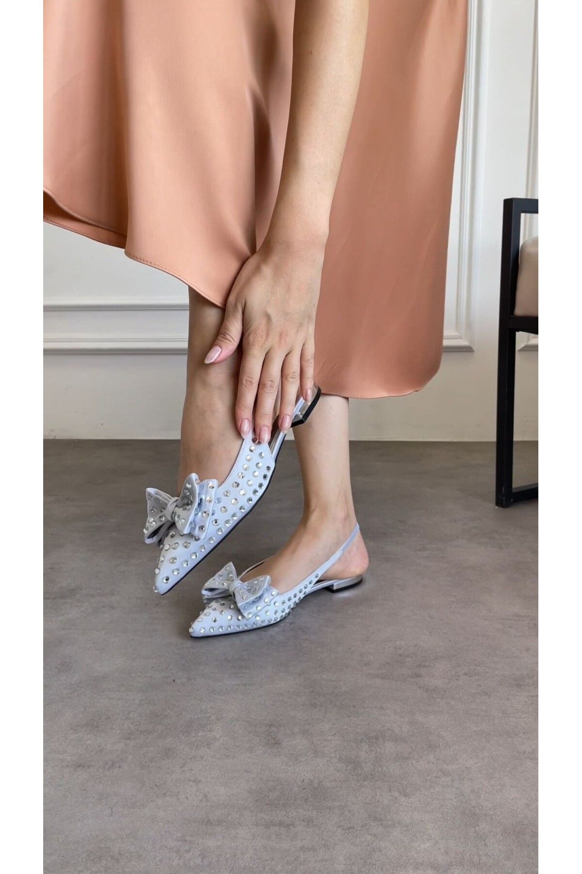 M&B-Dazzling with Elegant Bow Detail and Stone Sparkle .1Cm Heel Elegance. Large Size between 36 and 43 2
