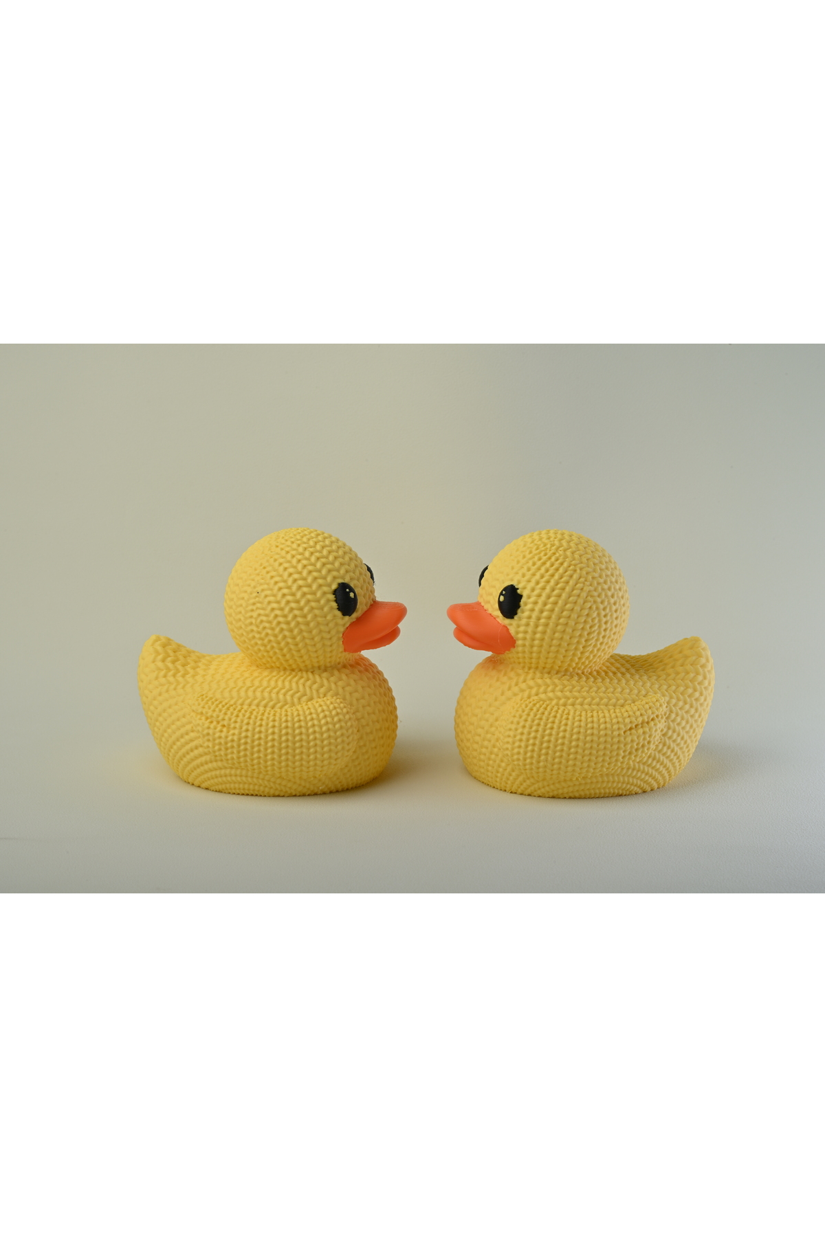 2 Adet 10 cm Örgü Desenli Sarı Ördek Figürü - 3D Baskı