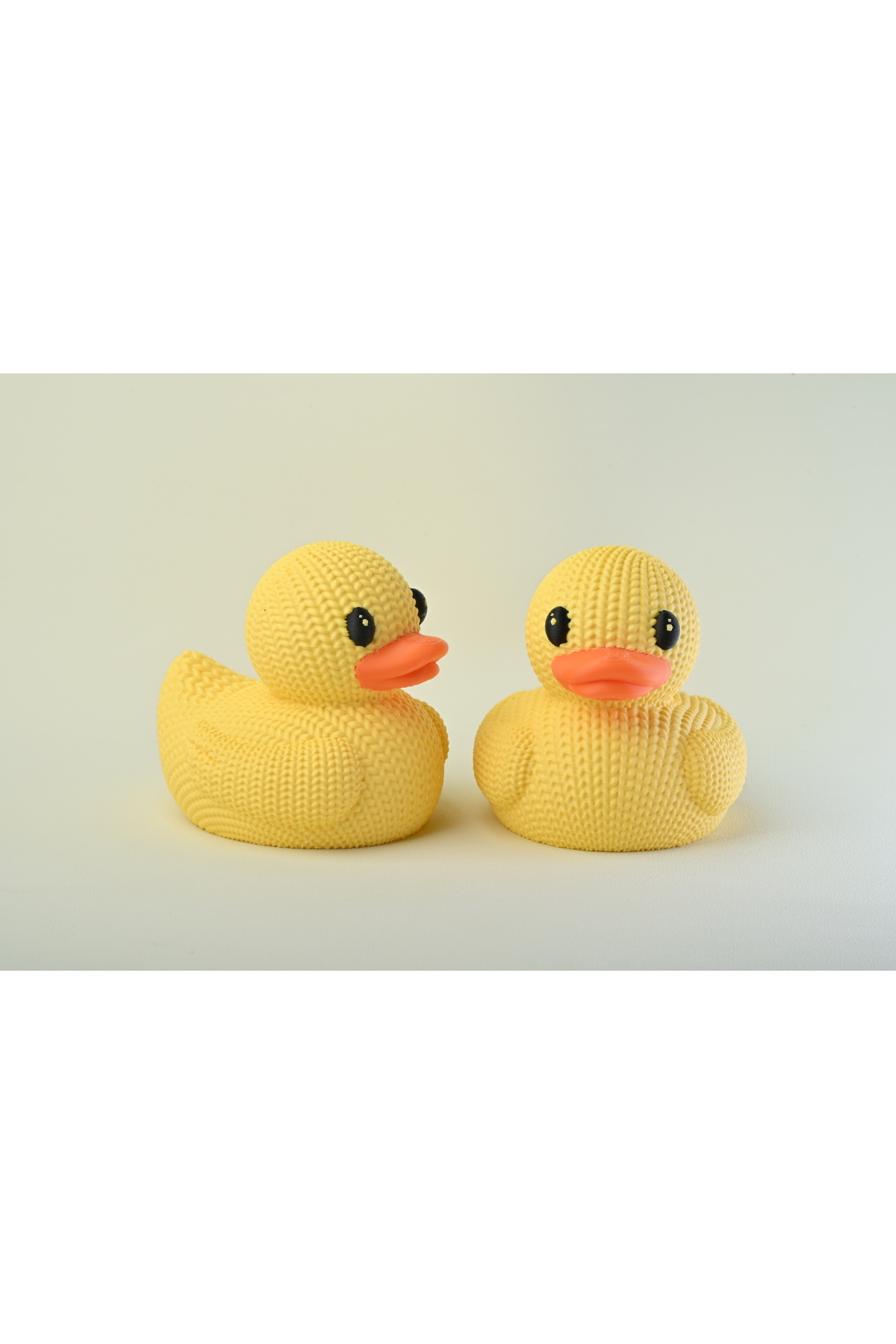 2 Adet 10 cm Örgü Desenli Sarı Ördek Figürü - 3D Baskı