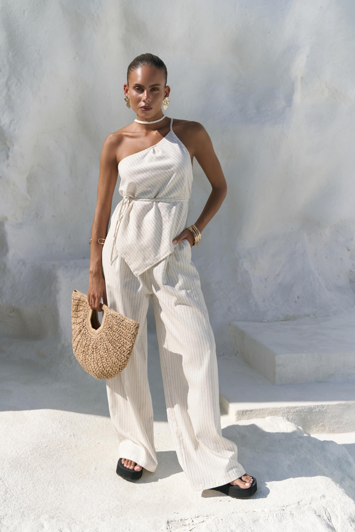 My Blog Beżowy zestaw bluzka w paski i spodnie