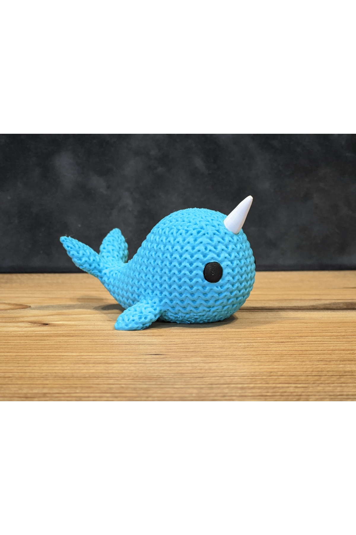 Figura di narvalo dall'aspetto fatto a mano - Figurina decorativa di 10 cm di creatura marina