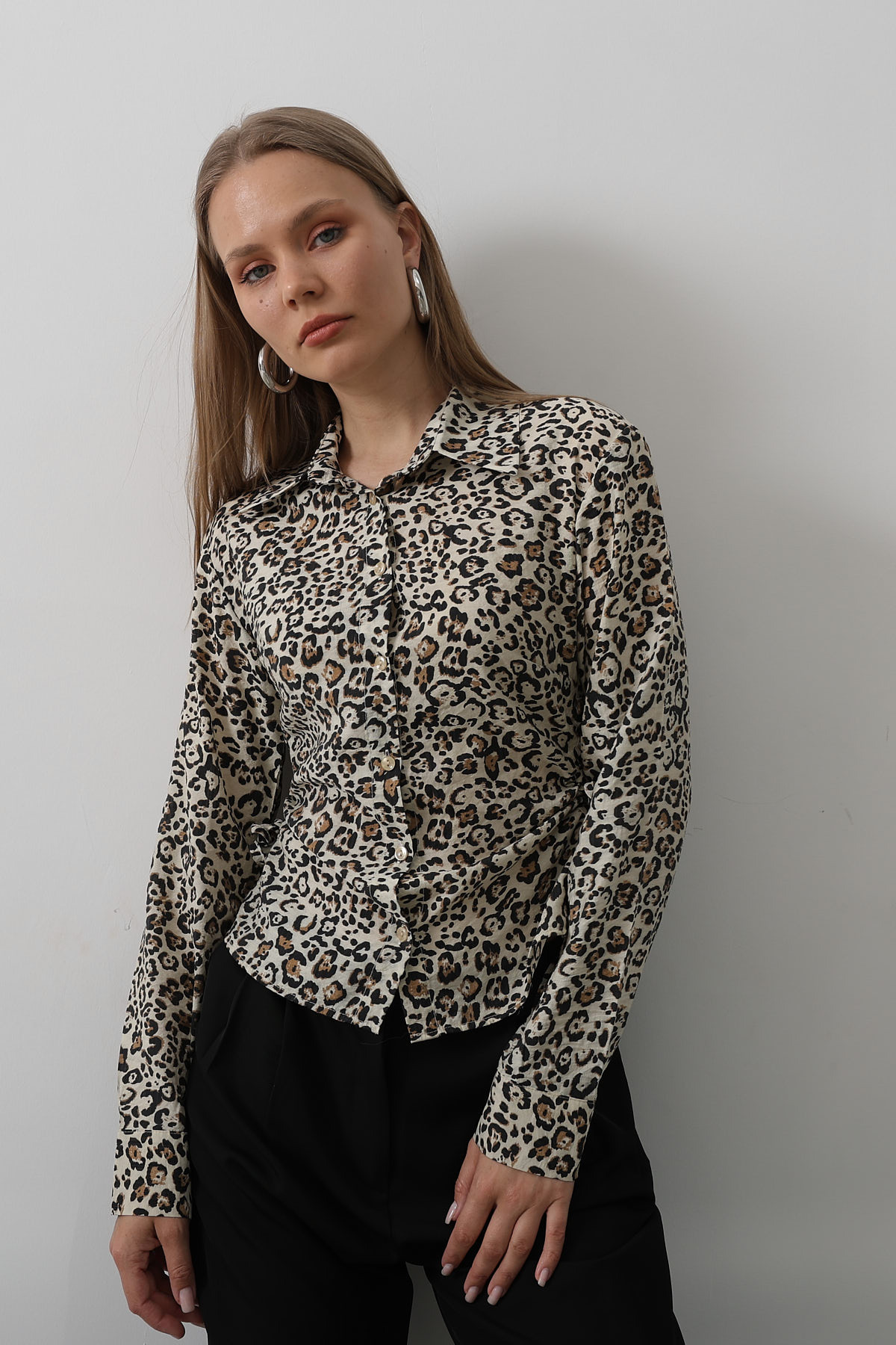 Trendyolmilla  Kahverengi Leopar Desenli Yumuşak Dokulu Uzun Kollu Gömlek TWOAW26GO00077 - Görsel 2