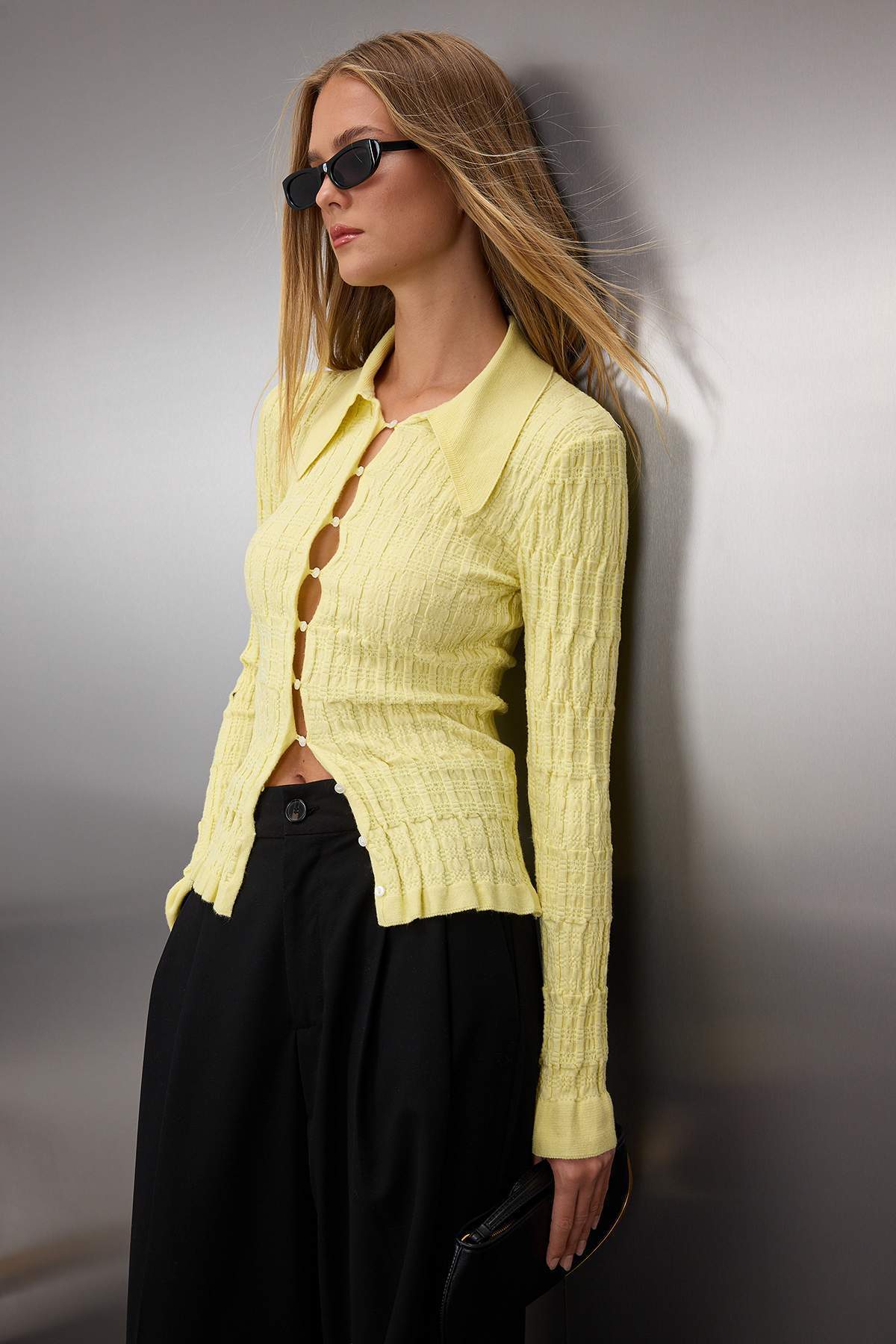 Trendyolmilla Sarı Merserize Görünümlü Dokulu Polo Yaka Premium İplik Vücuda Oturan Triko Hırka TWOAW26HI00081
