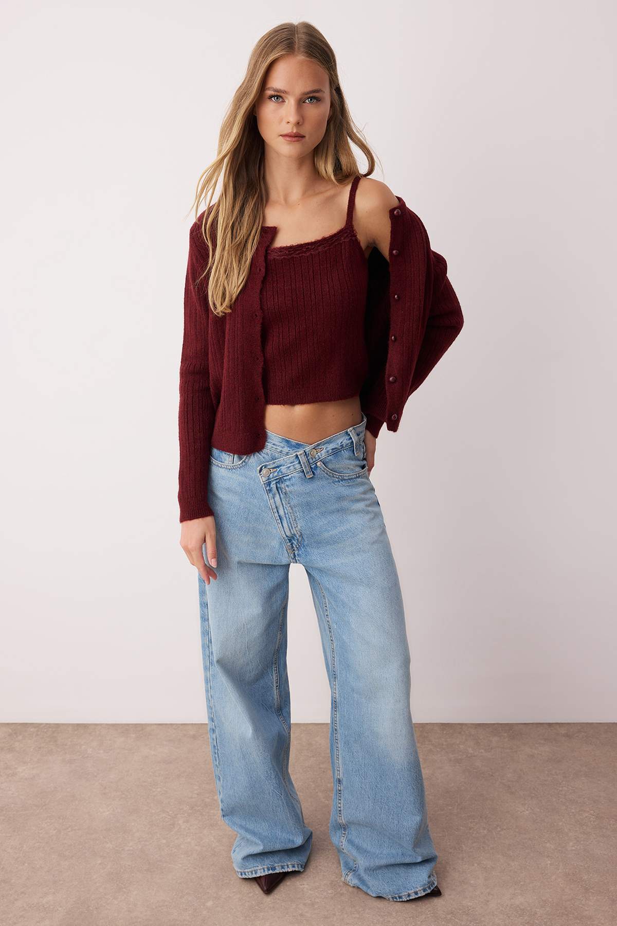 Trendyolmilla  Bordo Kare Yaka Dantel Garnili Triko Hırka-Bluz Yumuşak Dokulu Triko Takım TWOAW26HI00086 - Görsel 3