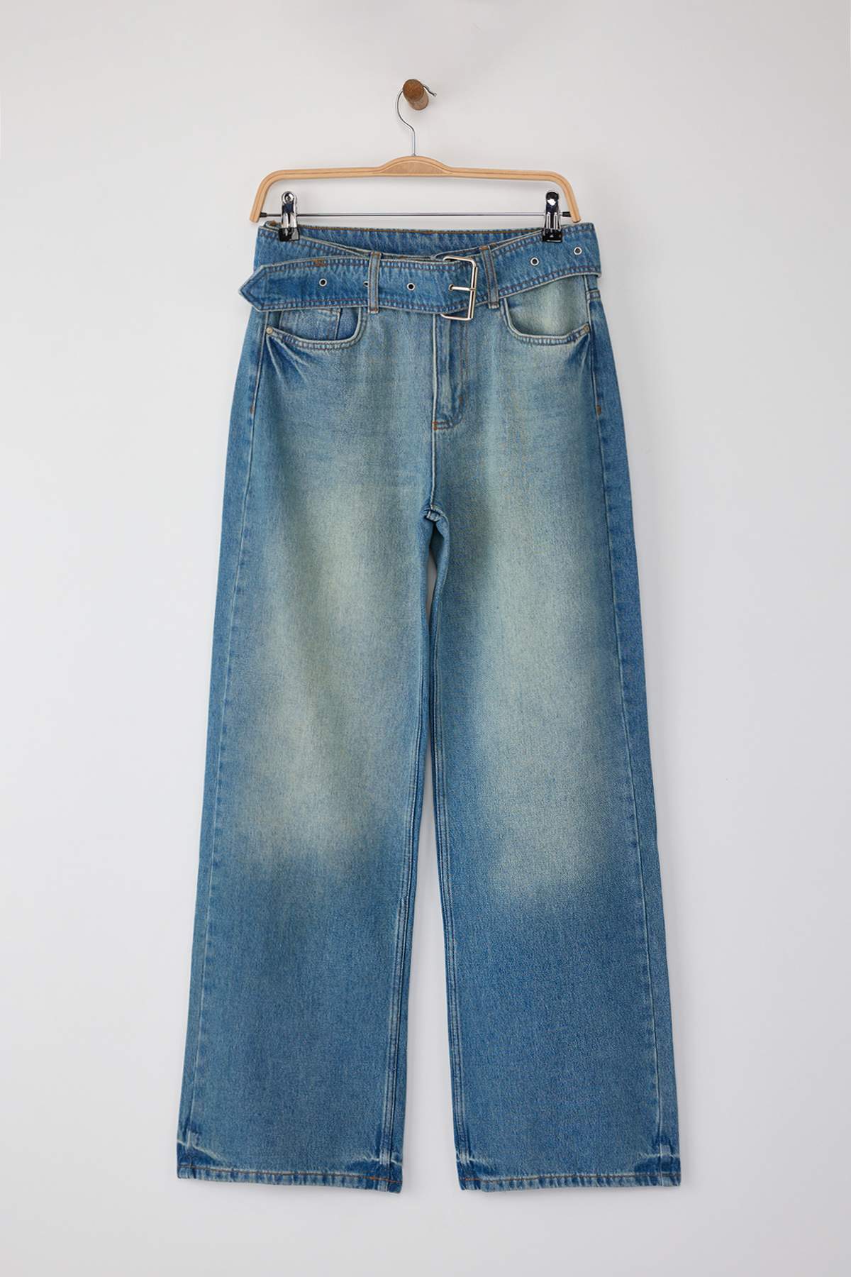 Trendyolmilla  Mavi Yüksek Bel Kemerli Geniş Paça Wide Leg Jeans TWOAW26JE00034 - Görsel 5