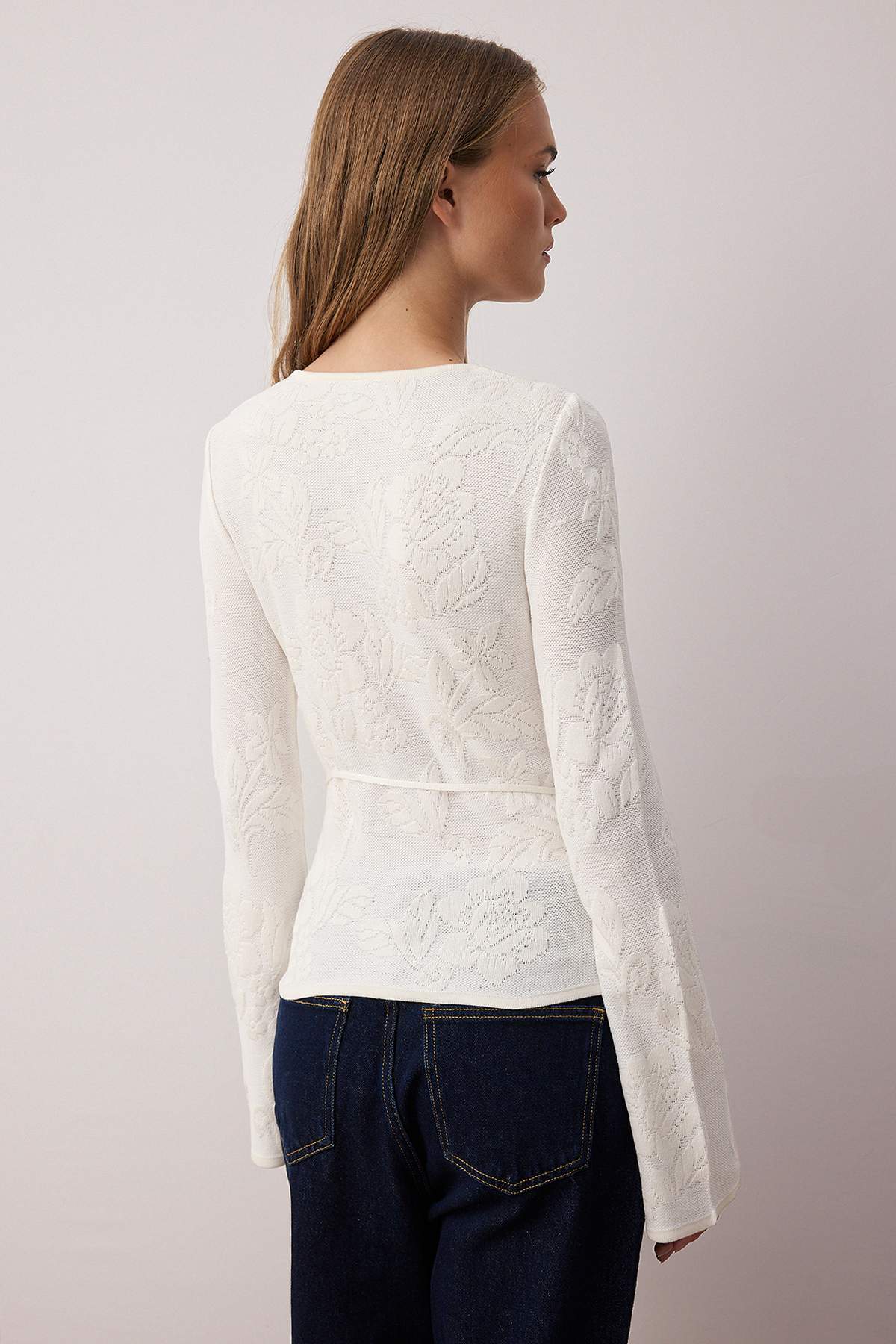 Trendyolmilla  Ekru Merserize Görünümlü Gül Desen Dokulu Triko Kazak TWOAW26KZ00054 - Görsel 4