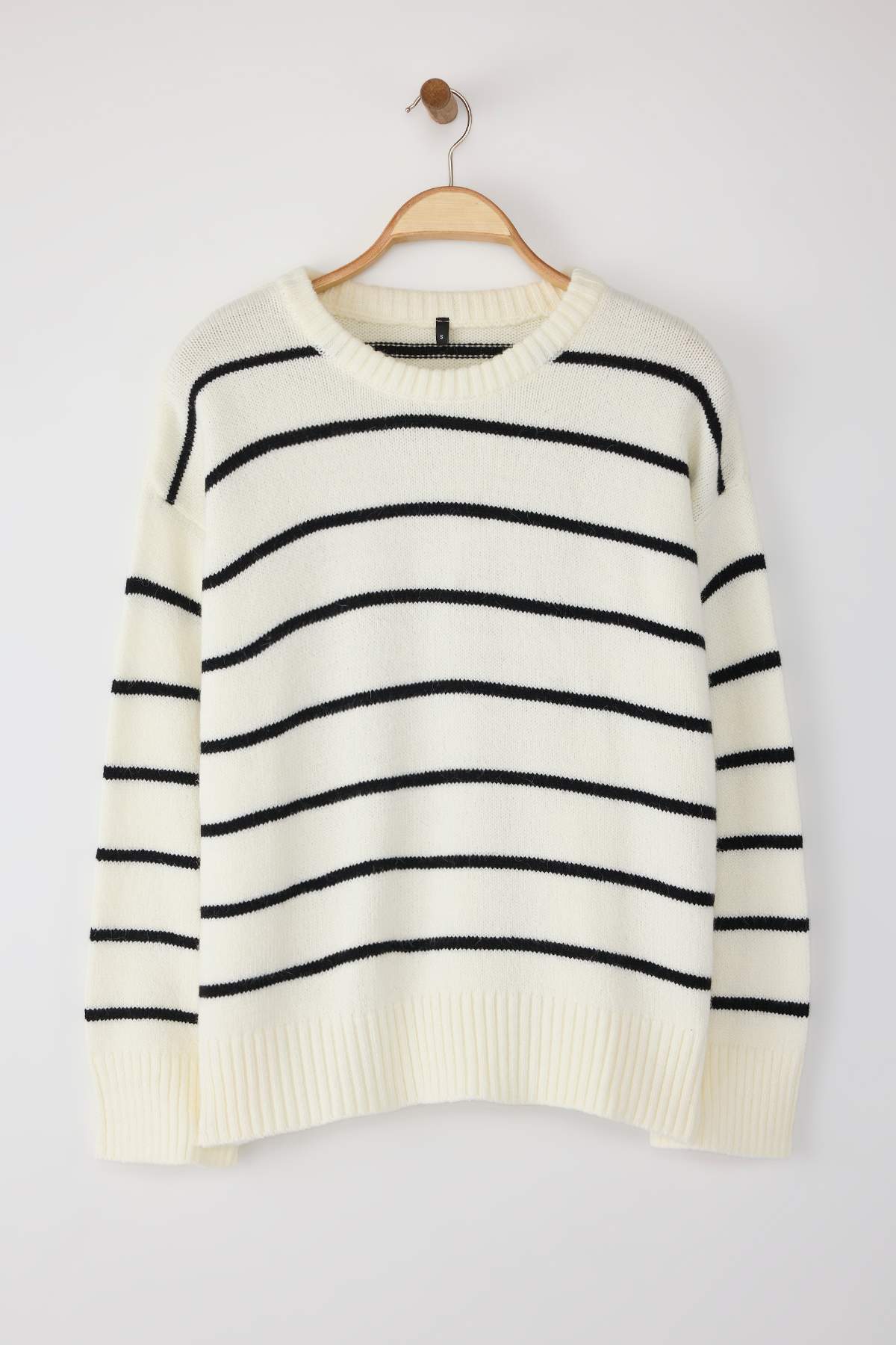 Trendyolmilla  Kemik*001 Çizgili Geniş Kalıp Yumuşak Dokulu Triko Kazak TWOAW25KZ00168 - Görsel 5