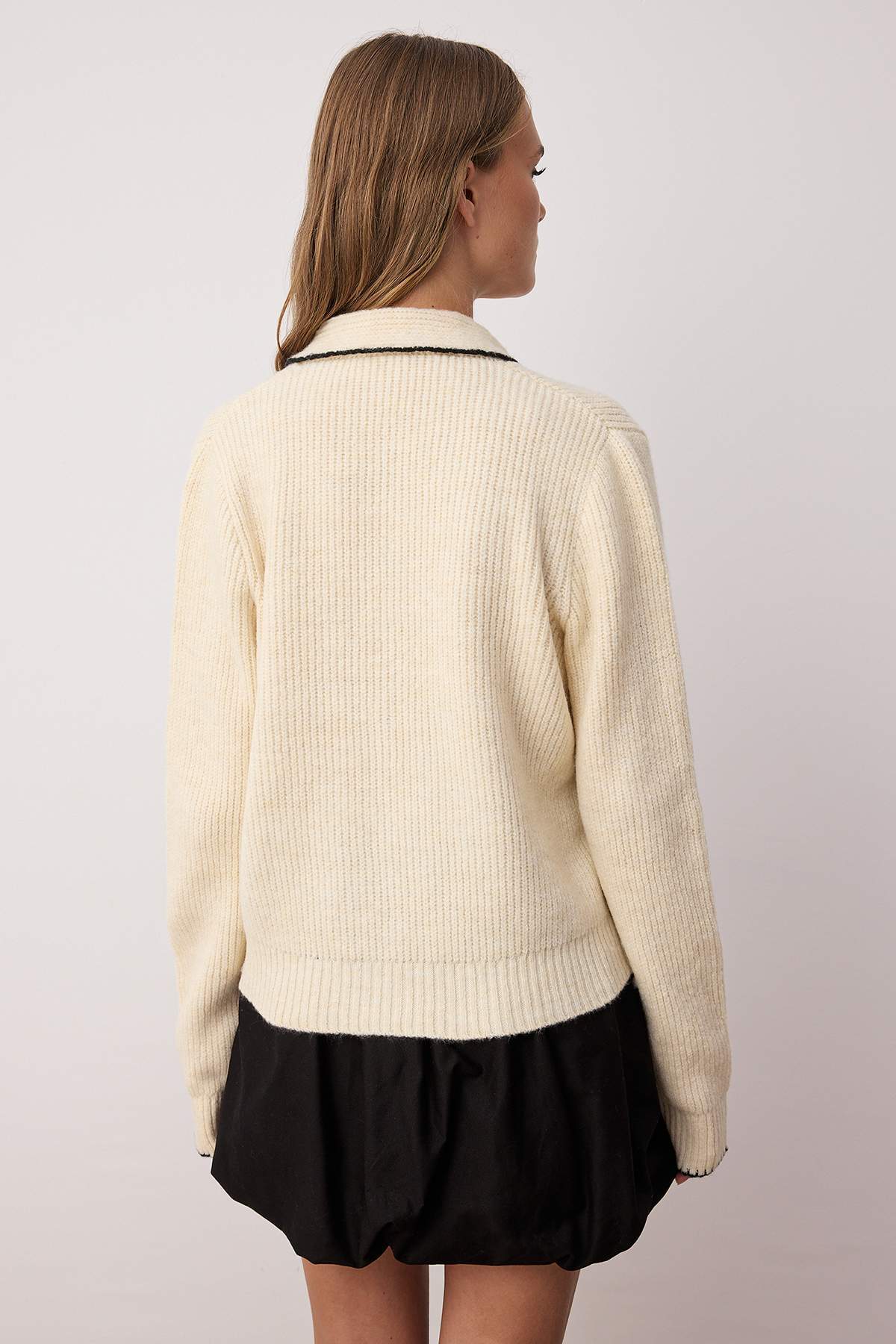 Trendyolmilla  Taş Şal Yaka Detaylı Renk Bloklu Triko Kazak TWOAW26KZ00244 - Görsel 4