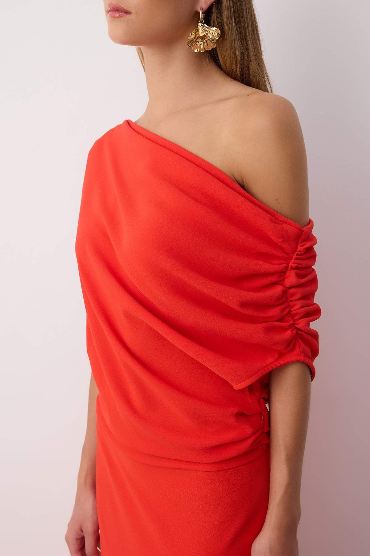 Trendyol Collection-Rotes, gewebtes Midi-Kleid mit U-Boot-Ausschnitt in A-Linie TPRSS25EL00321 3