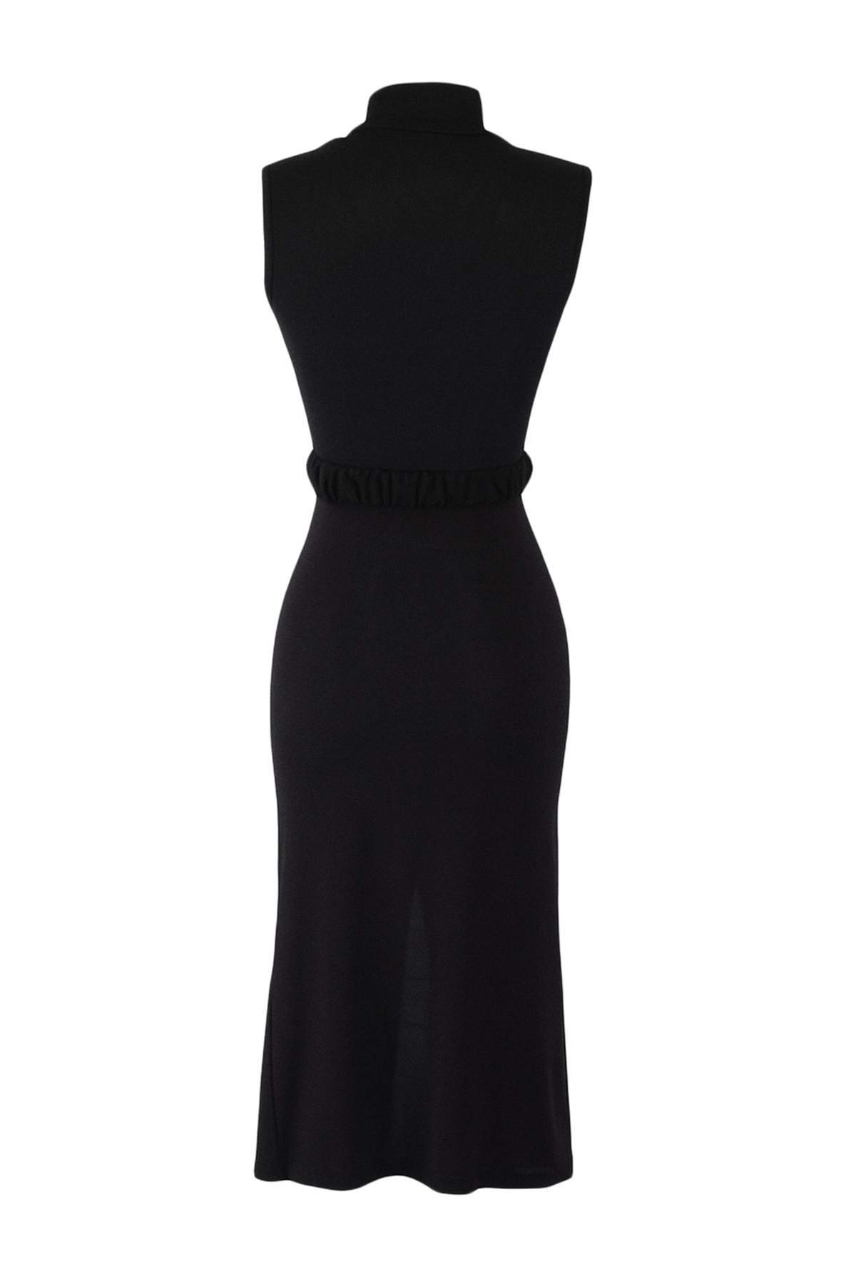 Trendyolmilla  Siyah Fitted/ Vücuda Oturan Kolsuz Drape Detaylı Kemerli Midi Esnek Örme Kalem Elbise TWOSS22EL0756 - Görsel 7