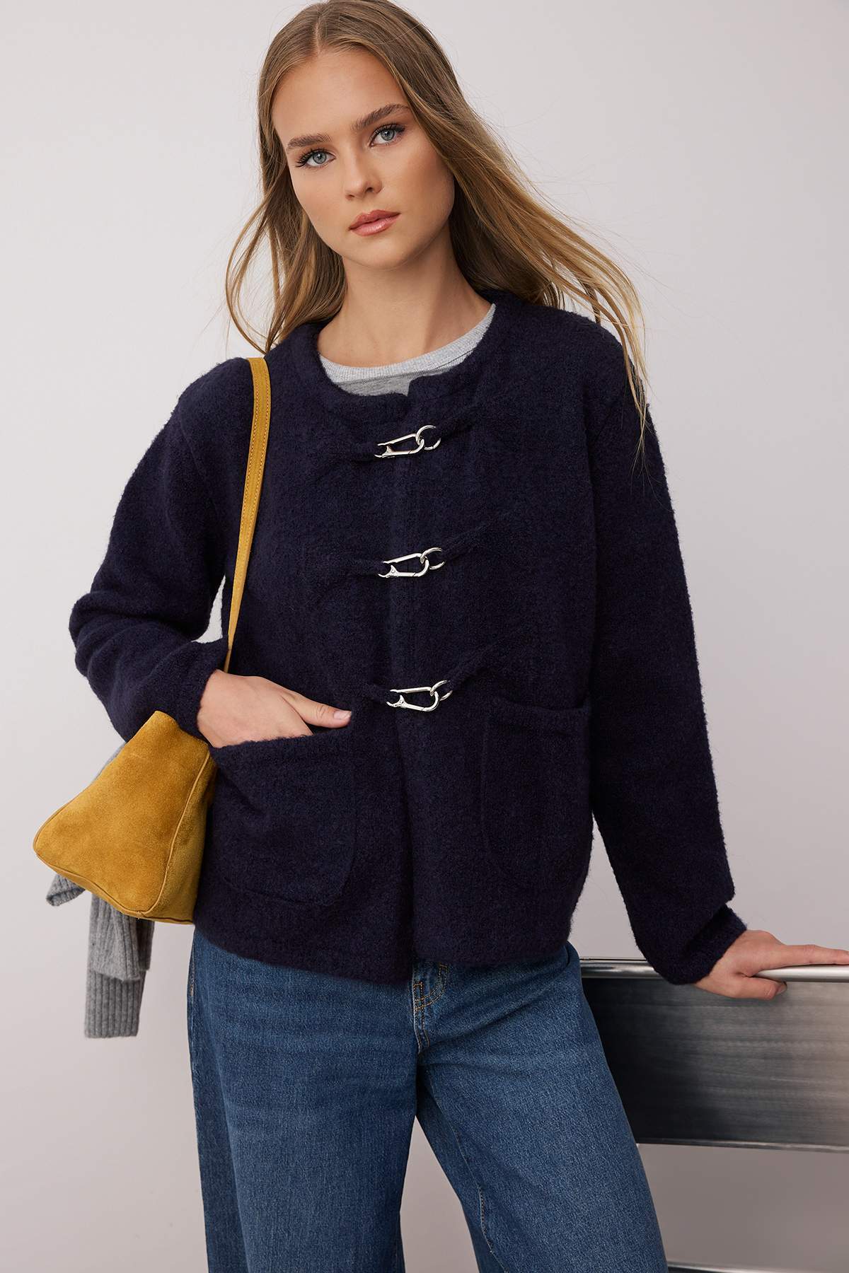 Trendyolmilla  Lacivert Yumuşak Dokulu Geniş Kalıp Mont Görünümlü Triko Hırka TWOAW26HI00047