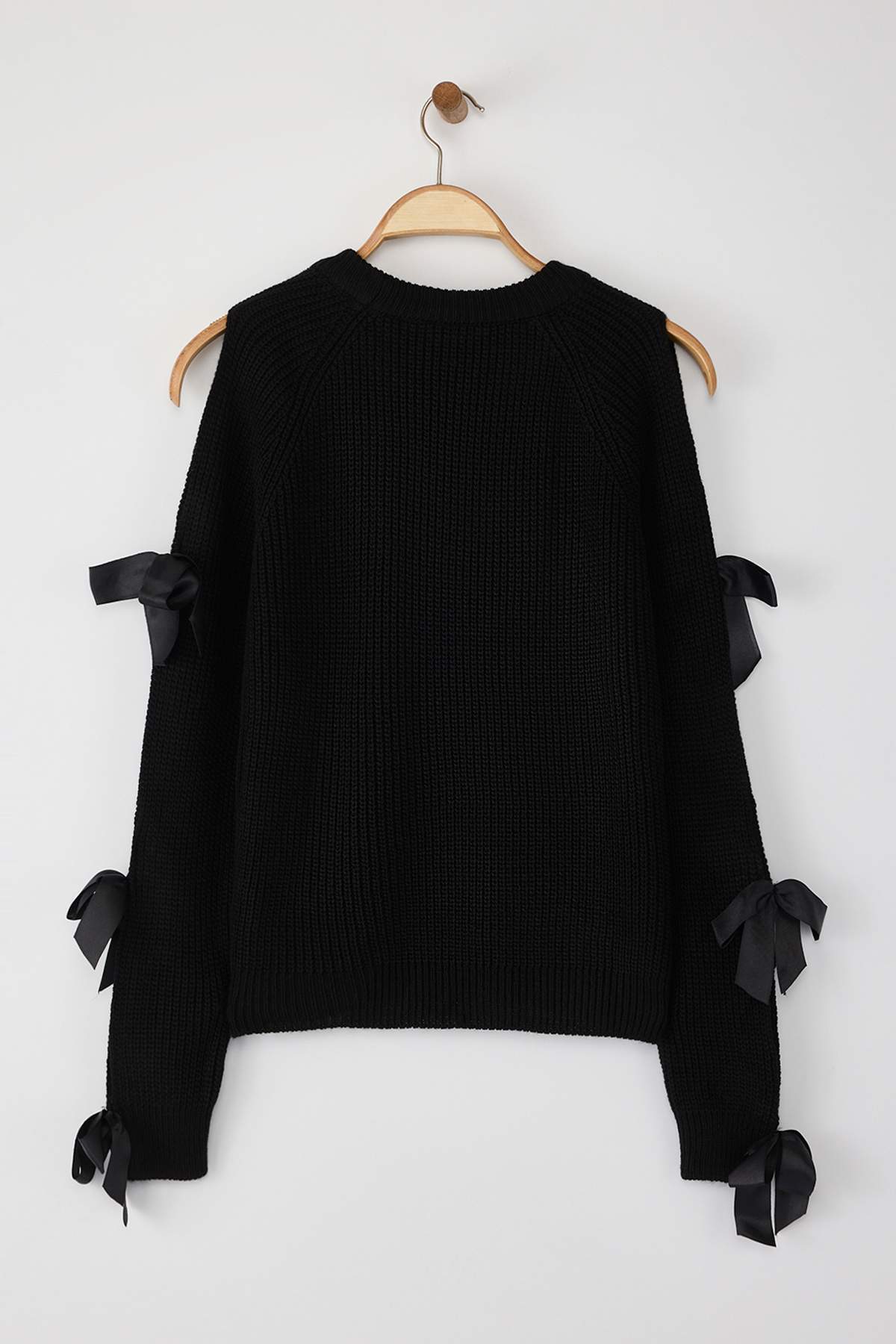 Trendyolmilla  Siyah Kol Kurdele Fiyonk Detaylı Triko Kazak TWOAW25KZ00388 - Görsel 7