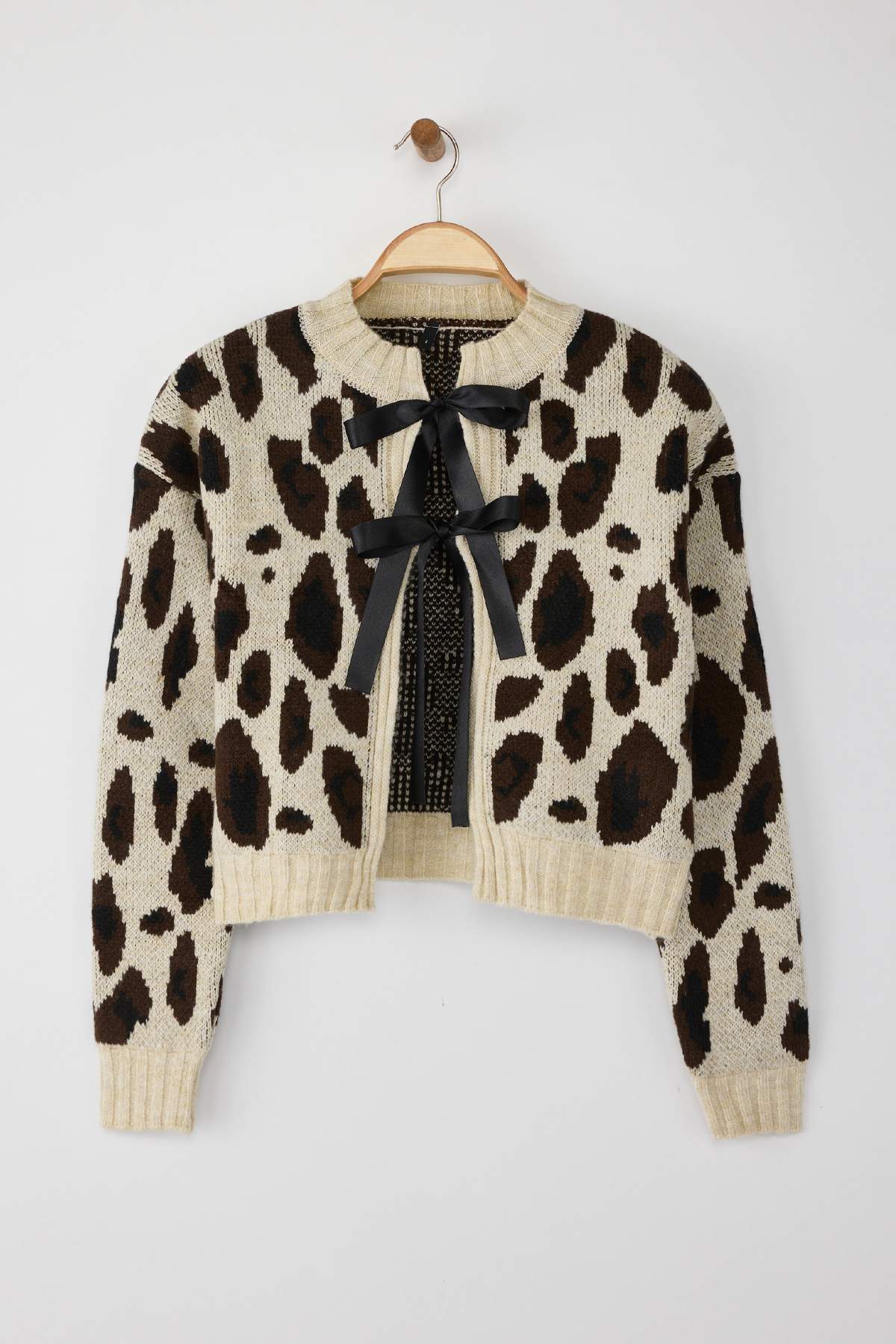 Trendyolmilla  Taş Leopar Desenli Crop Yumuşak Dokulu Triko Hırka TWOAW25HI00355 - Görsel 6