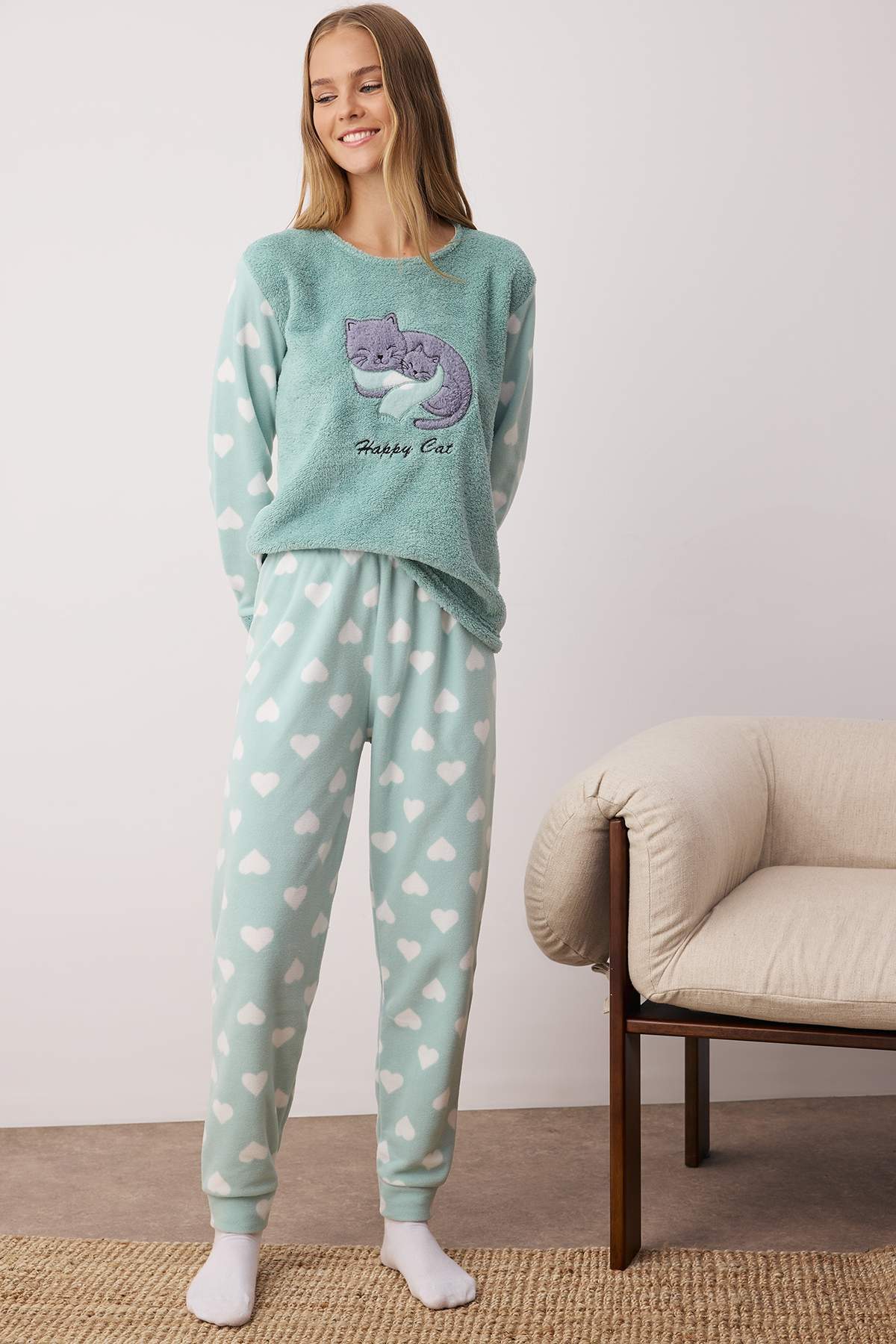 Trendyol Collection Fleece-Winter-Pyjama-Set mit mintfarbenem Katzen-Stickerei-Schlafband – THMAW21PT0669