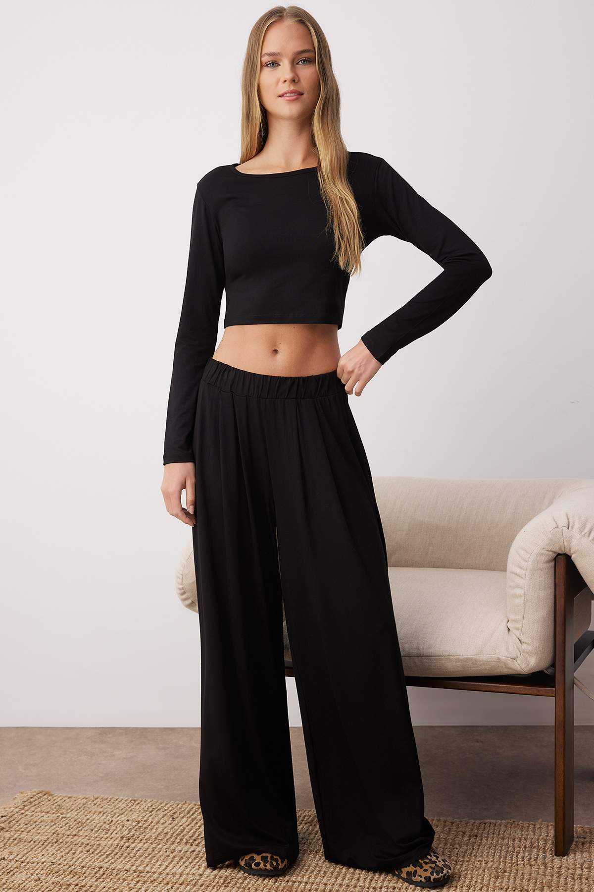 Trendyolmilla  Siyah Viskon Örme Pijama Takımı TWOAW21AU0034