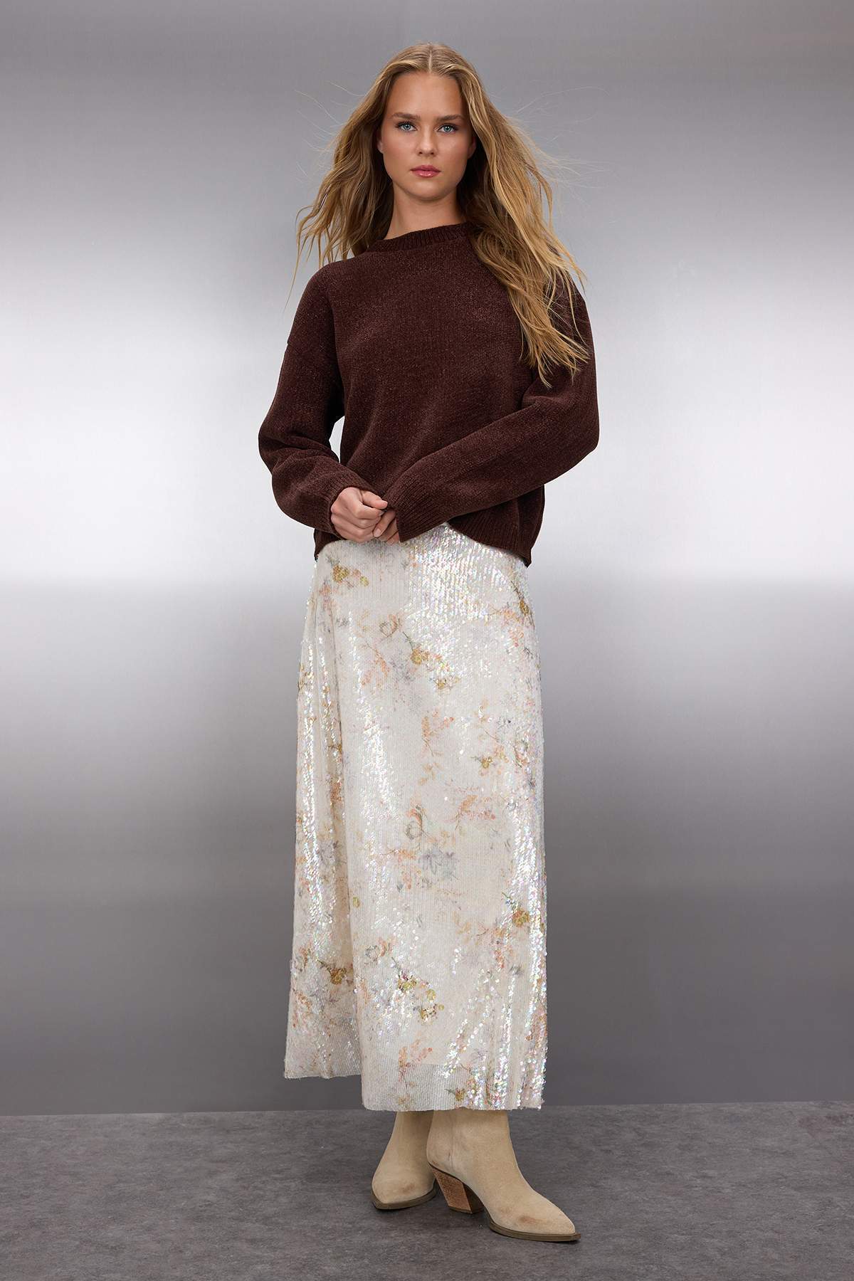 Trendyolmilla  Kahverengi Geniş Kalıp Özel İplik Triko Kazak TWOAW26KZ00090 - Görsel 2